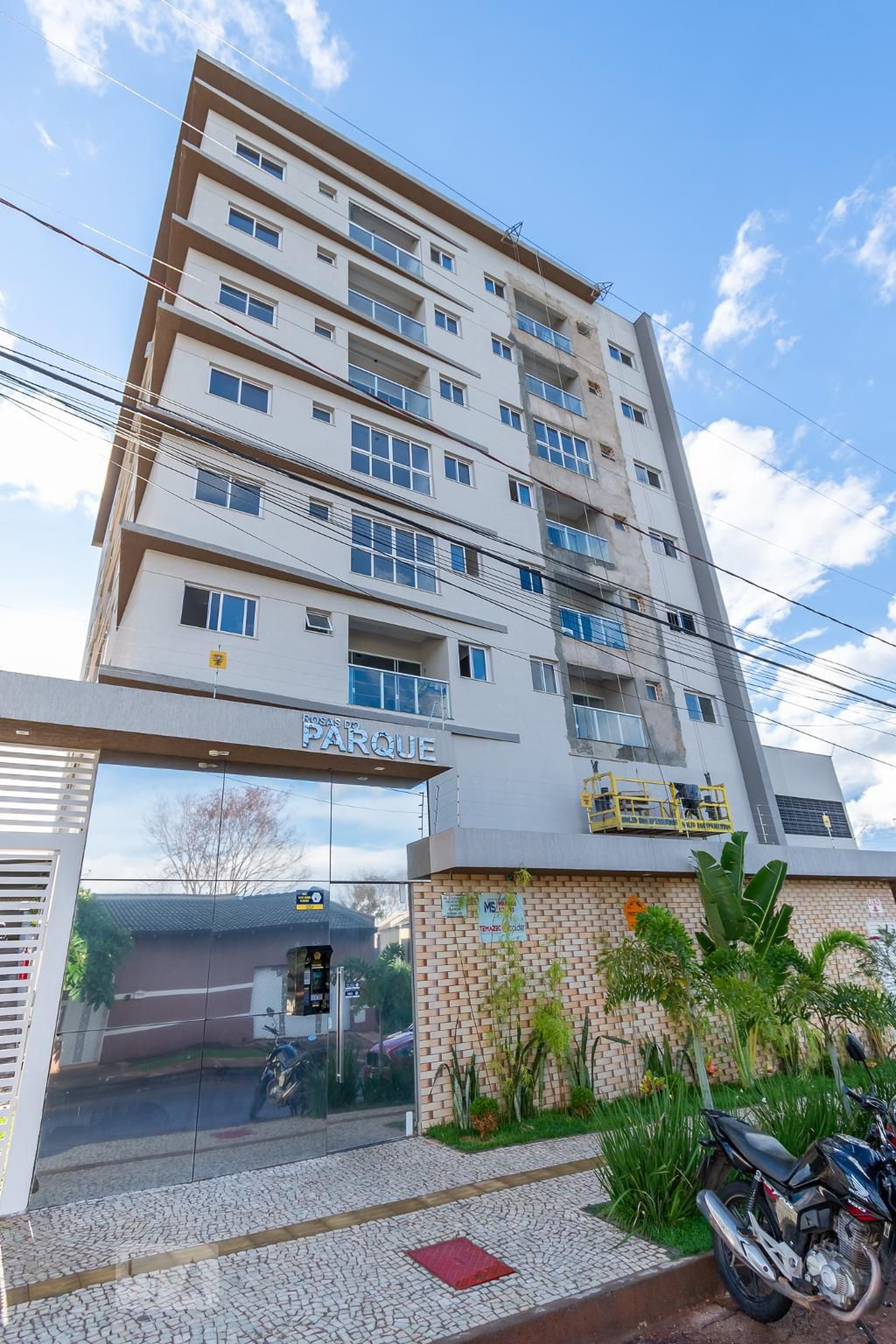 Fachada Condomínio em Rua Lucila Mazeto, 122