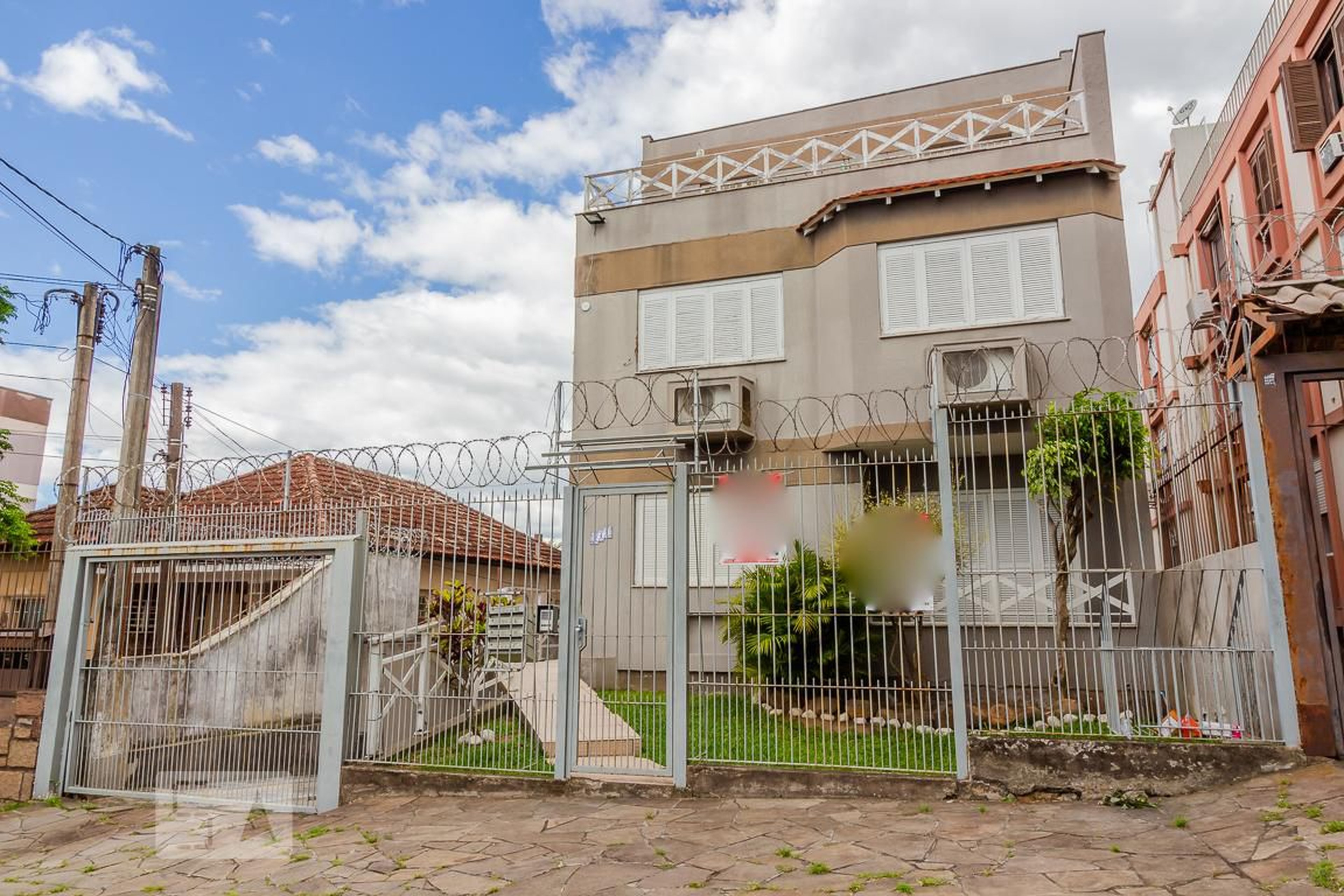 Fachada Condomínio em Rua Professor Clemente Pinto, 248