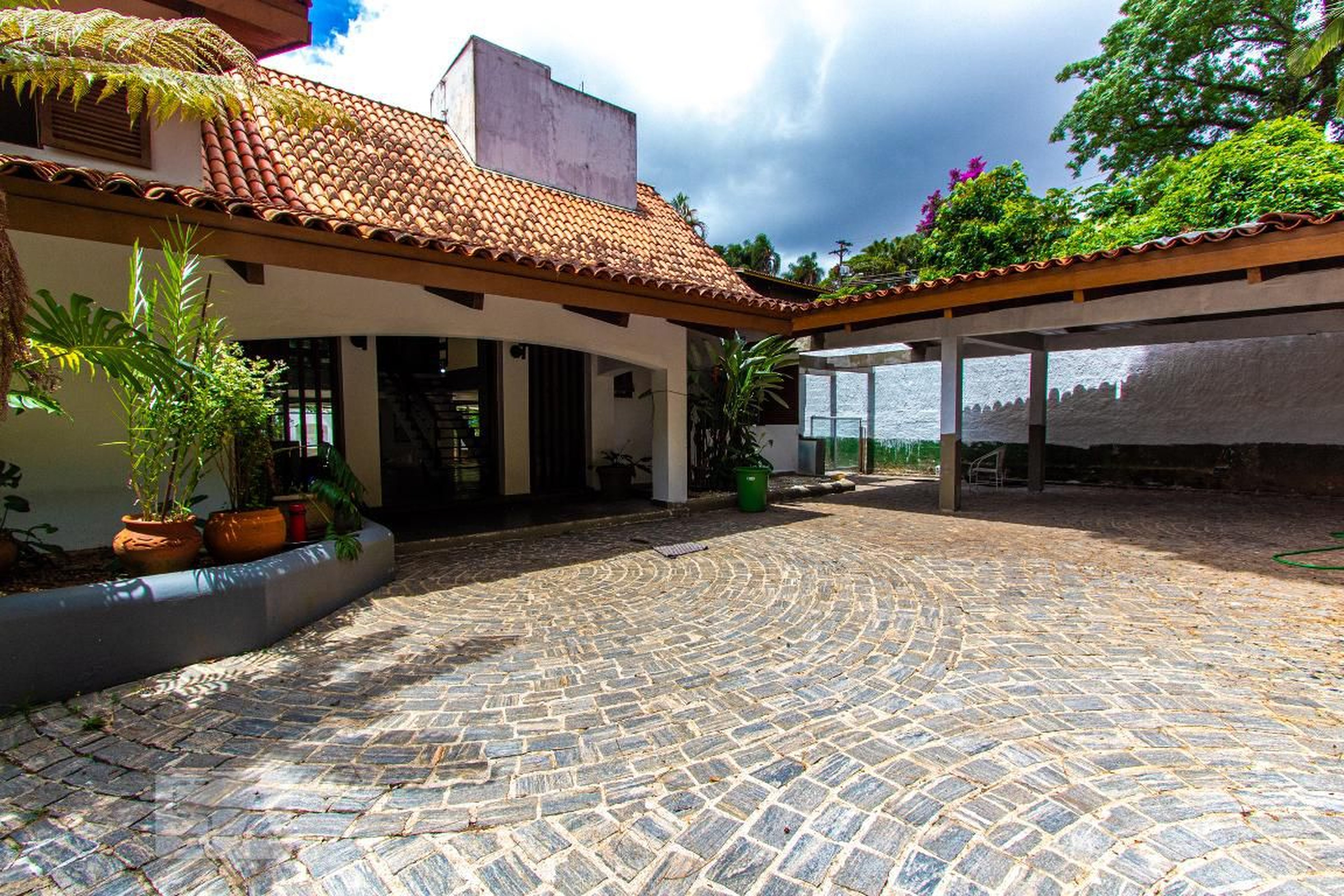 Fachada Condomínio em Rua Padre Matheus de Lara Leão, 102