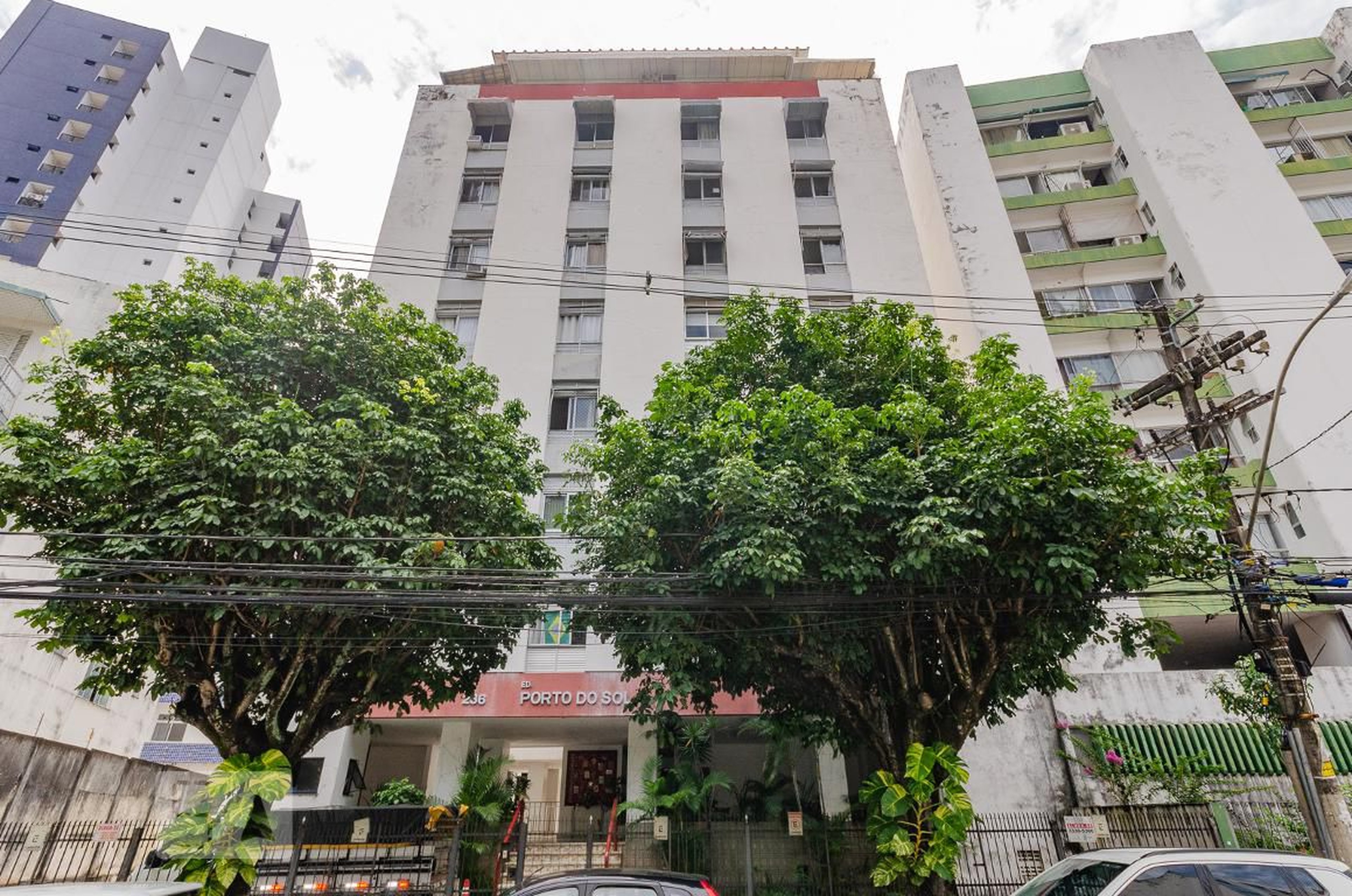 Fachada Condomínio em Rua Doutor João Pondé, 236