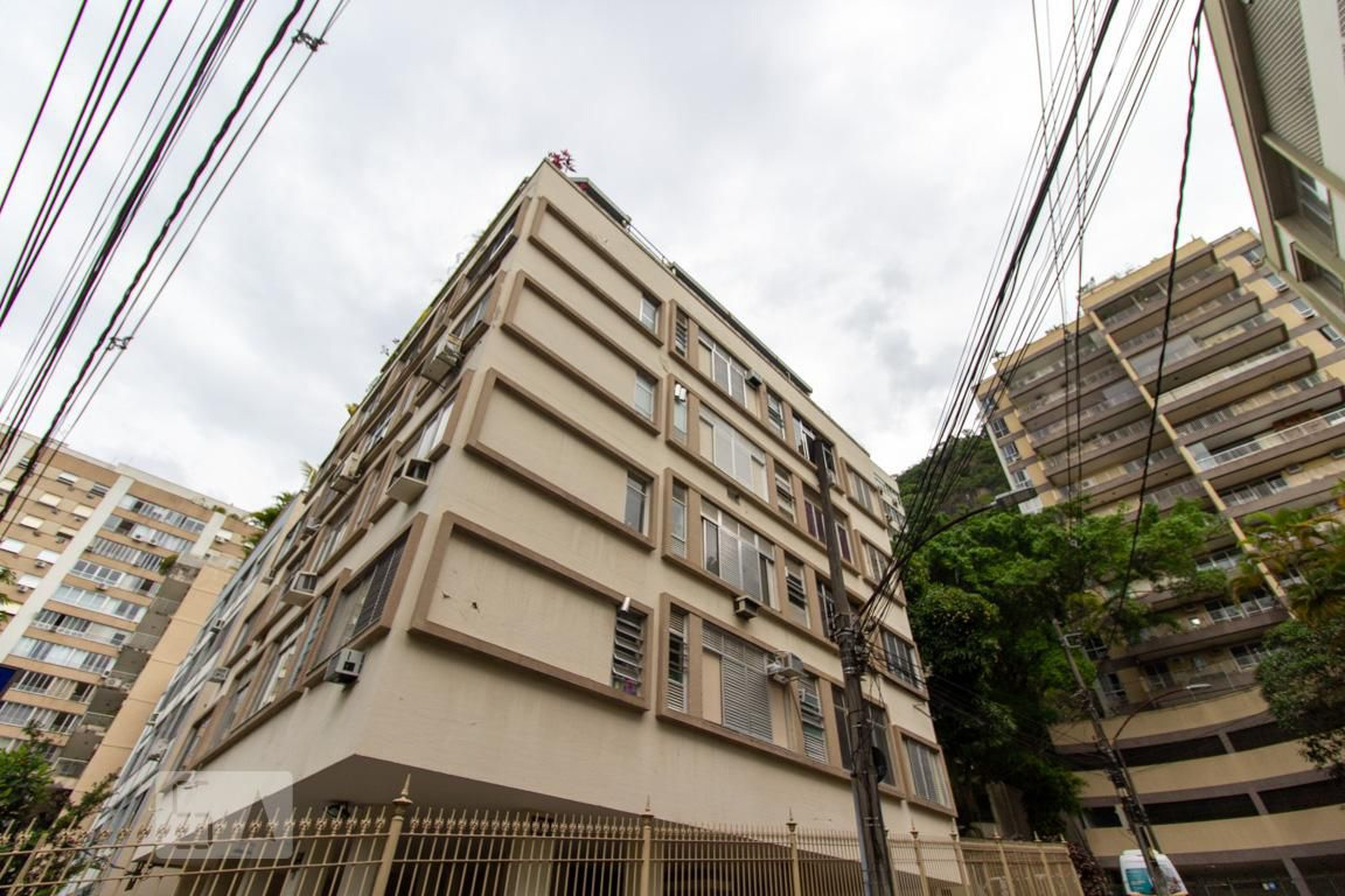 Fachada Condomínio em Rua Alzira Côrtes, 103