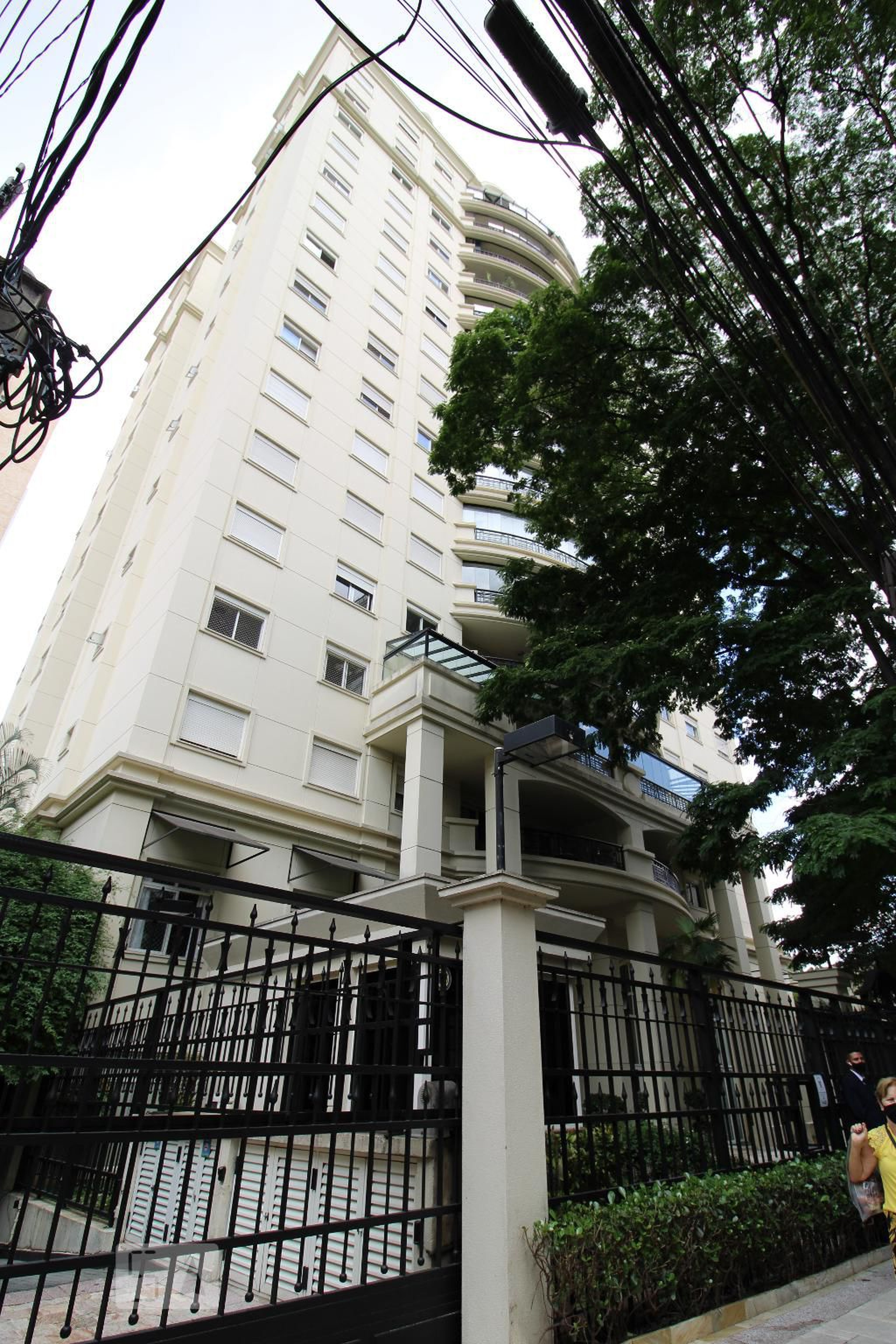 Fachada Condomínio em Rua Desembargador do Vale, 33