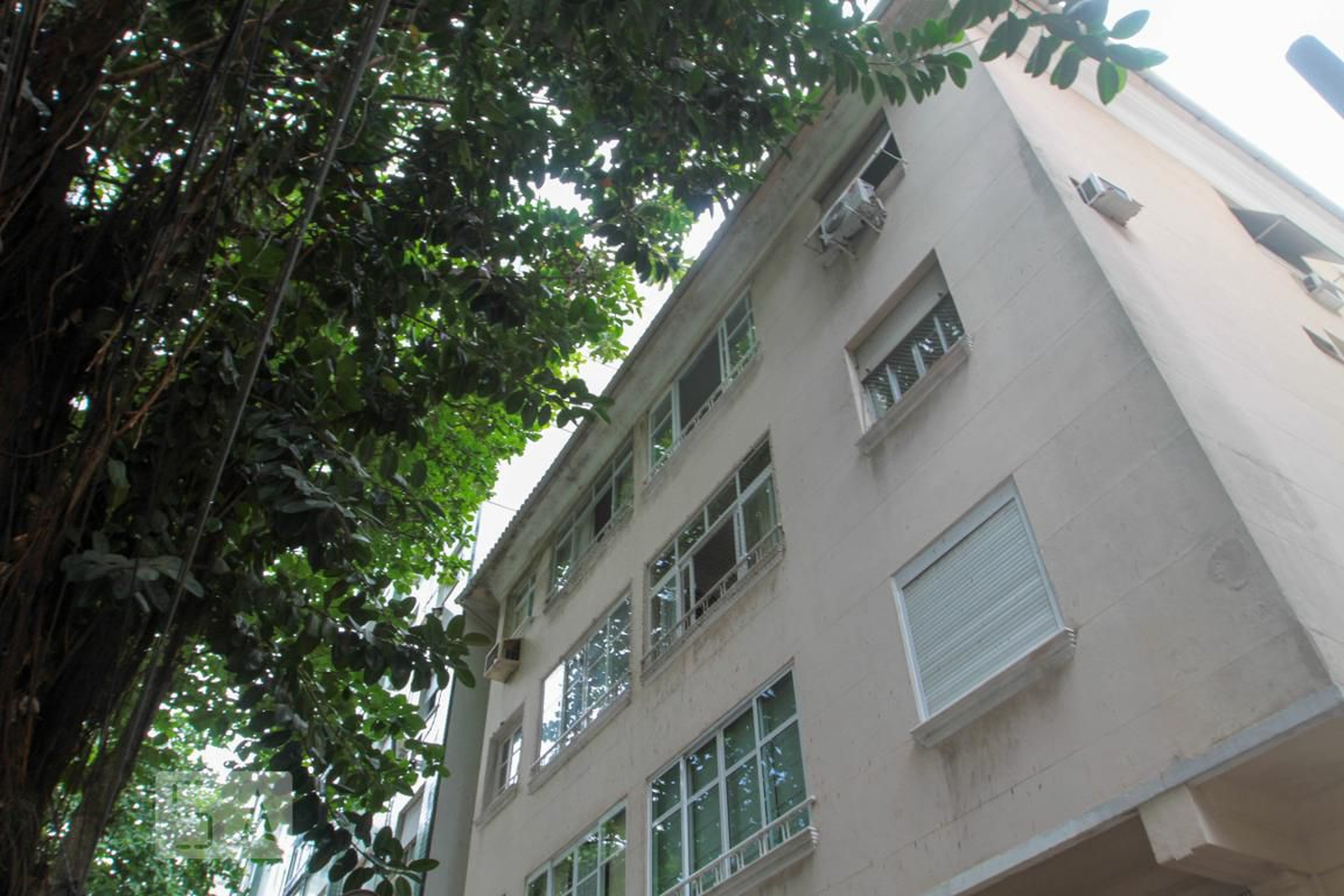 Fachada do Prédio Condomínio em Rua Aristides Espinola, 60