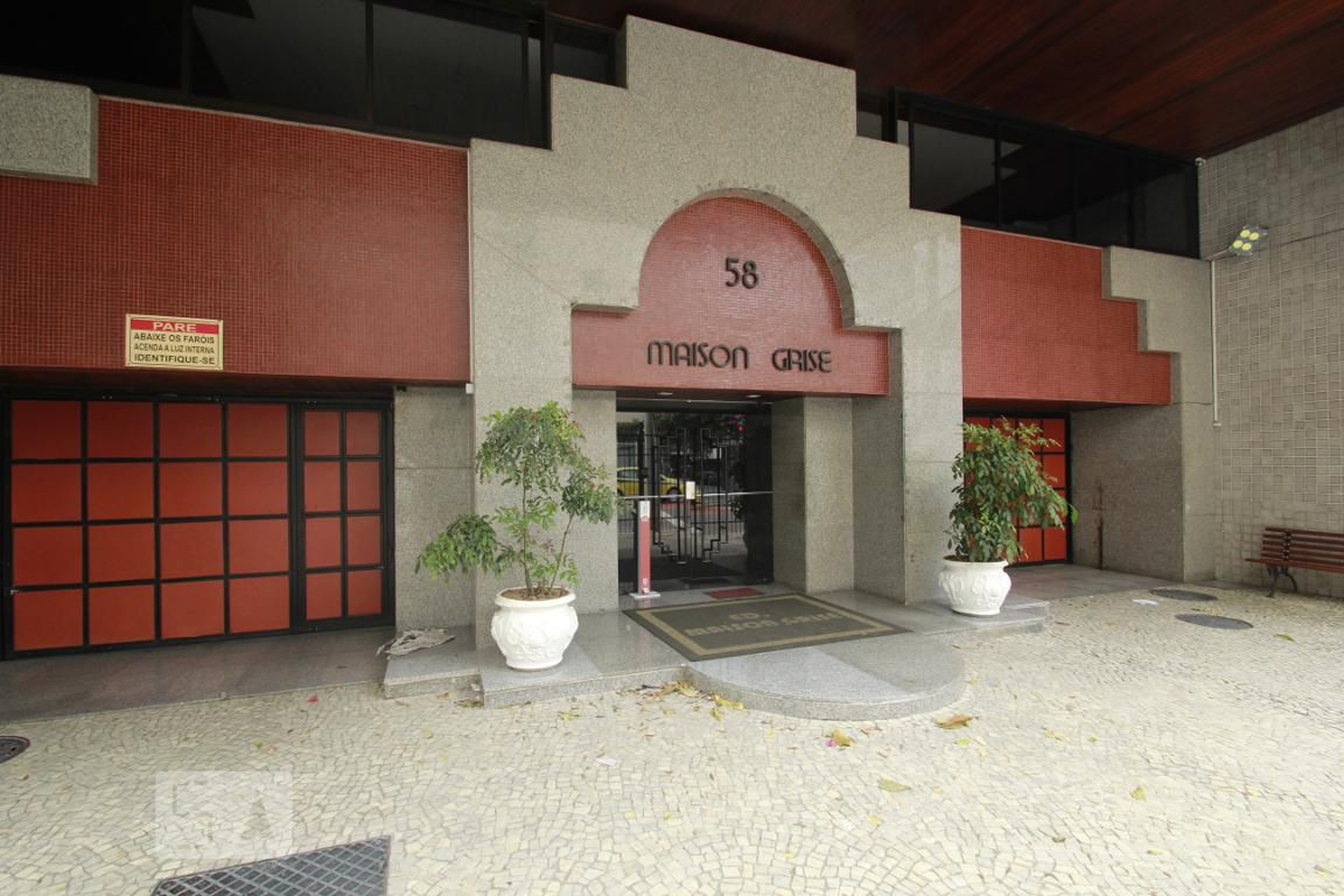Entrada - Edifício Maison Grise