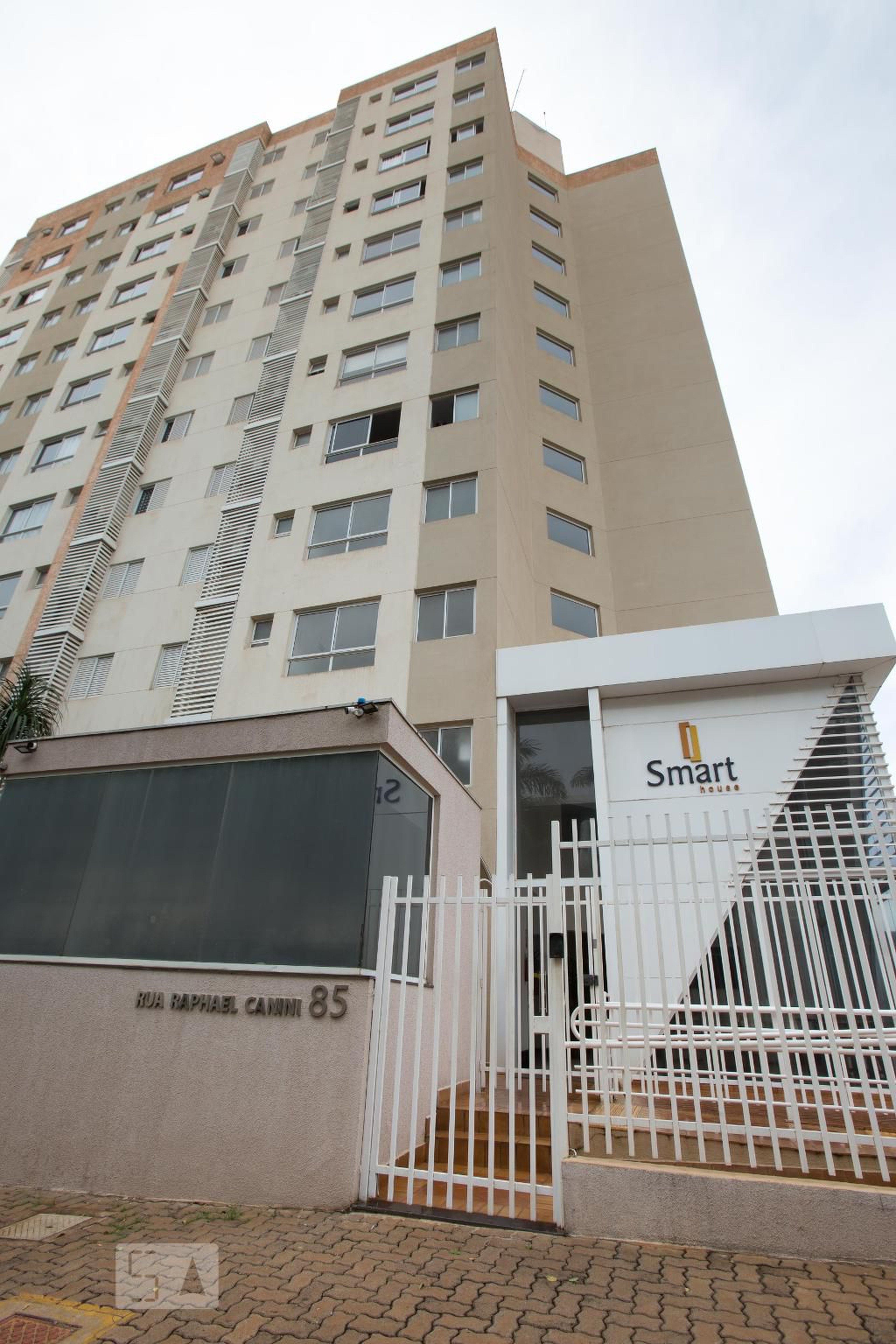 Fachada Condomínio em Rua Rafael Canini, 85