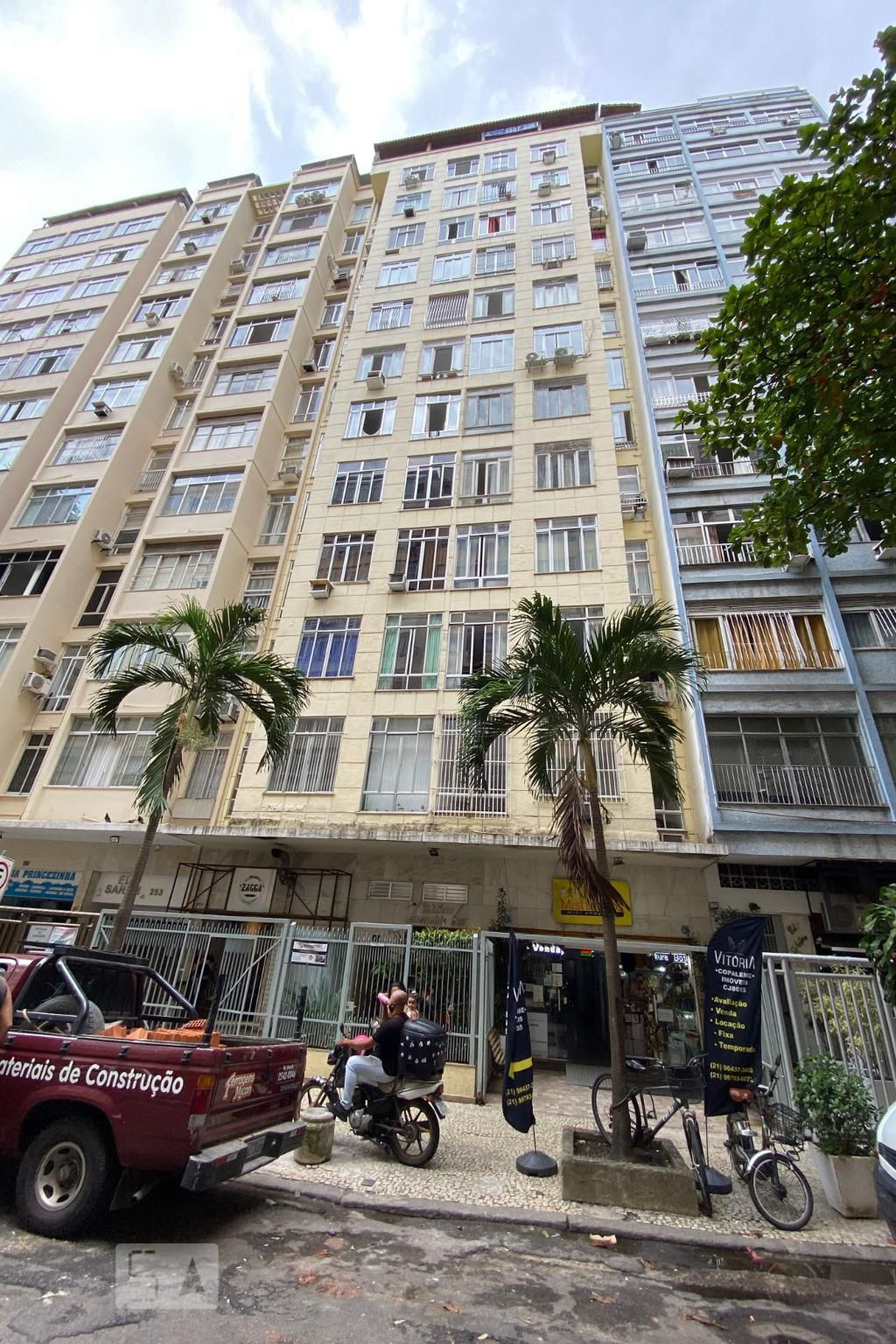 Fachada Condomínio em Rua Ronald de Carvalho, 265