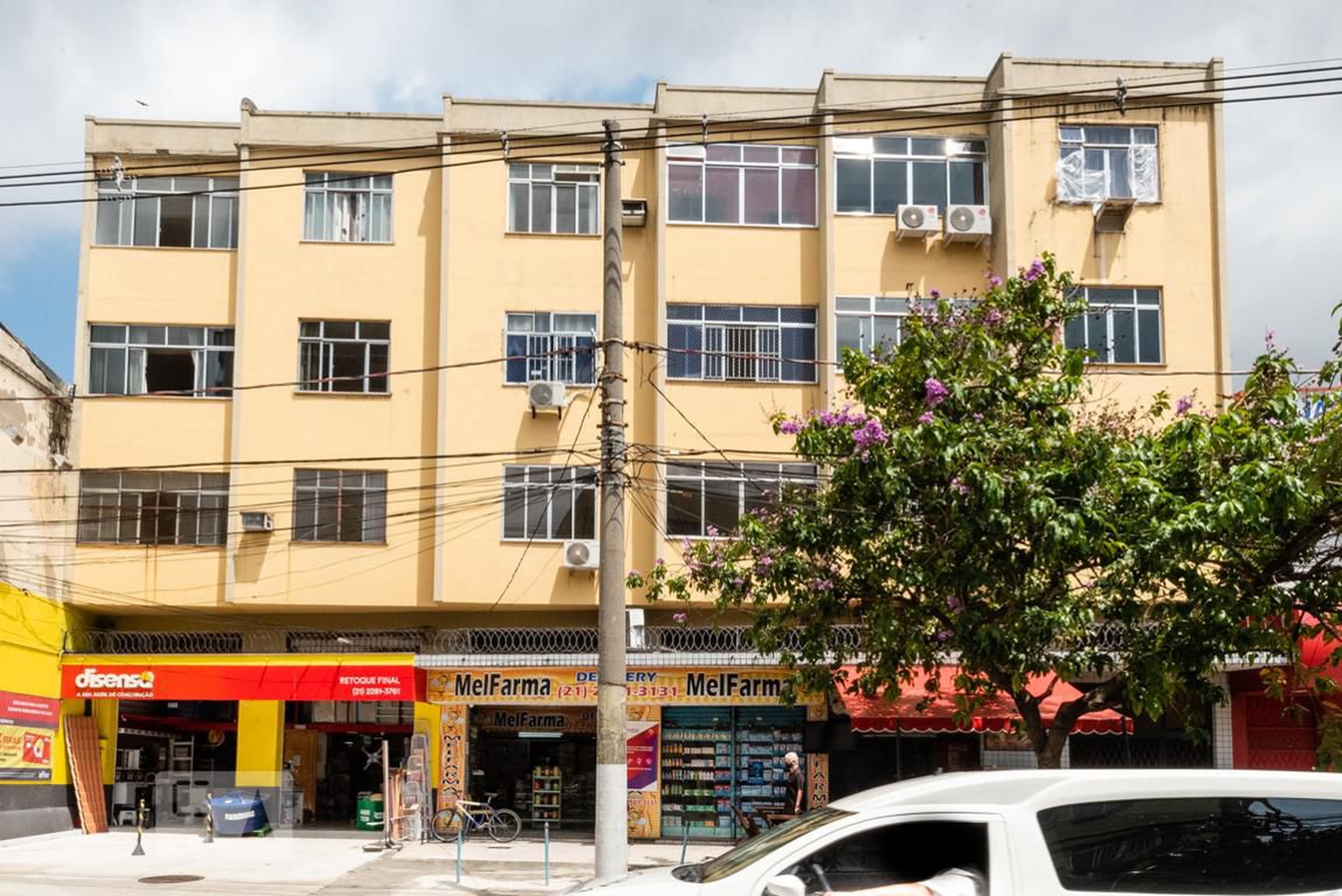 Fachada Condomínio em Rua Aristides Caire, 281