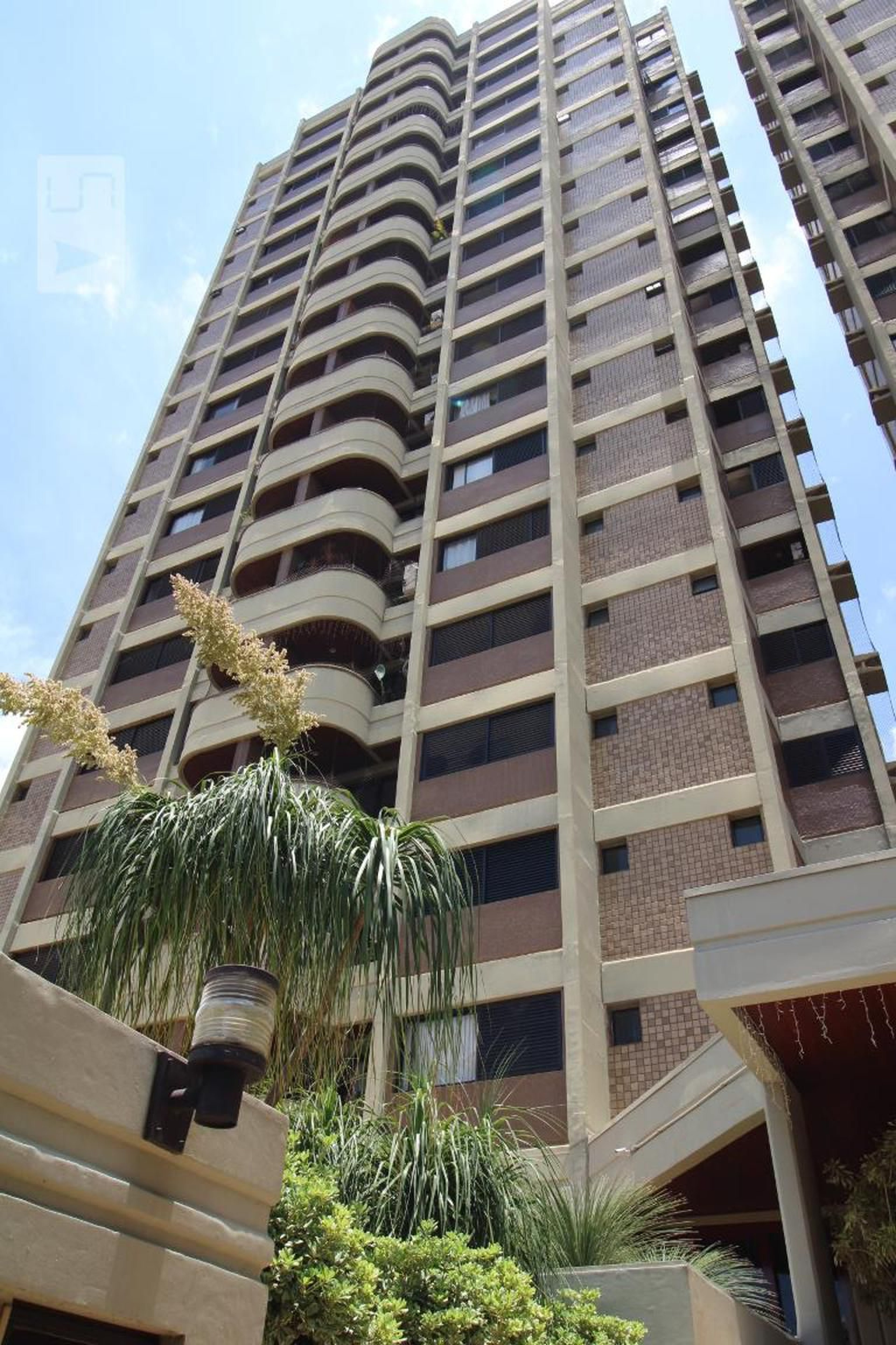 Fachada do Prédio Condomínio em Rua Padre Antônio Joaquim, 55