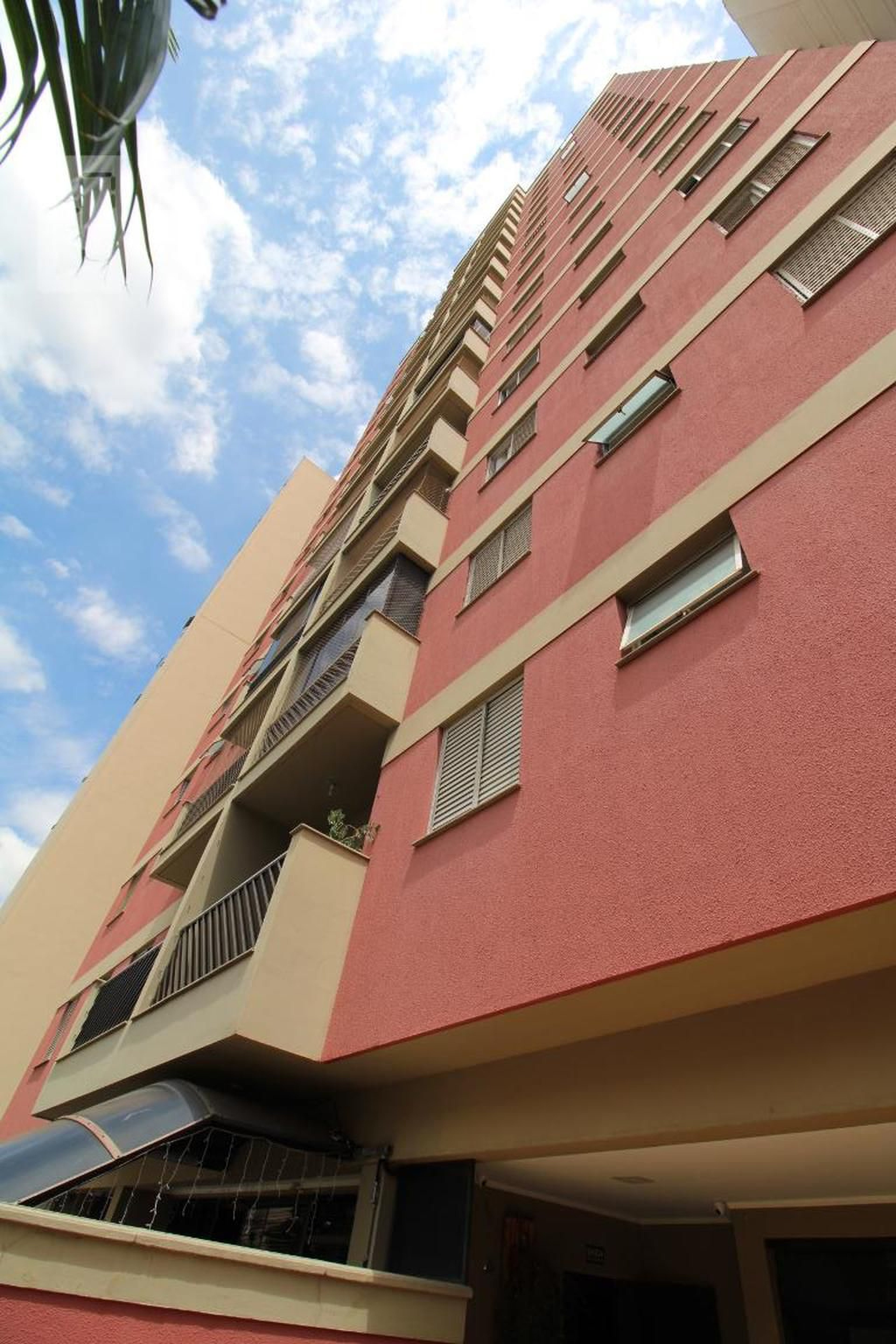 Fachada do Prédio Condomínio em Rua Uruguaiana, 405