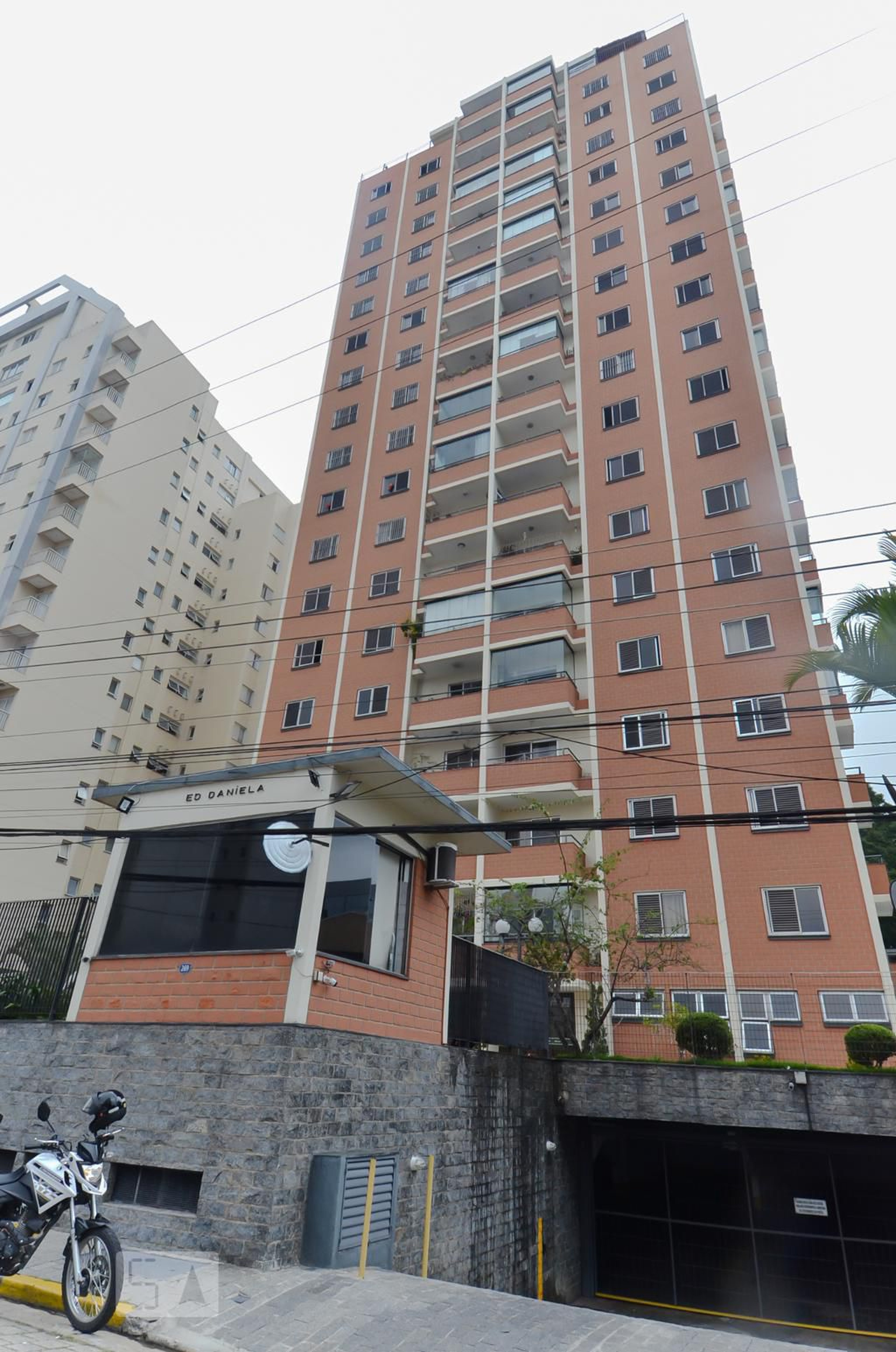 Fachada do Condomínio Edificío Daniela