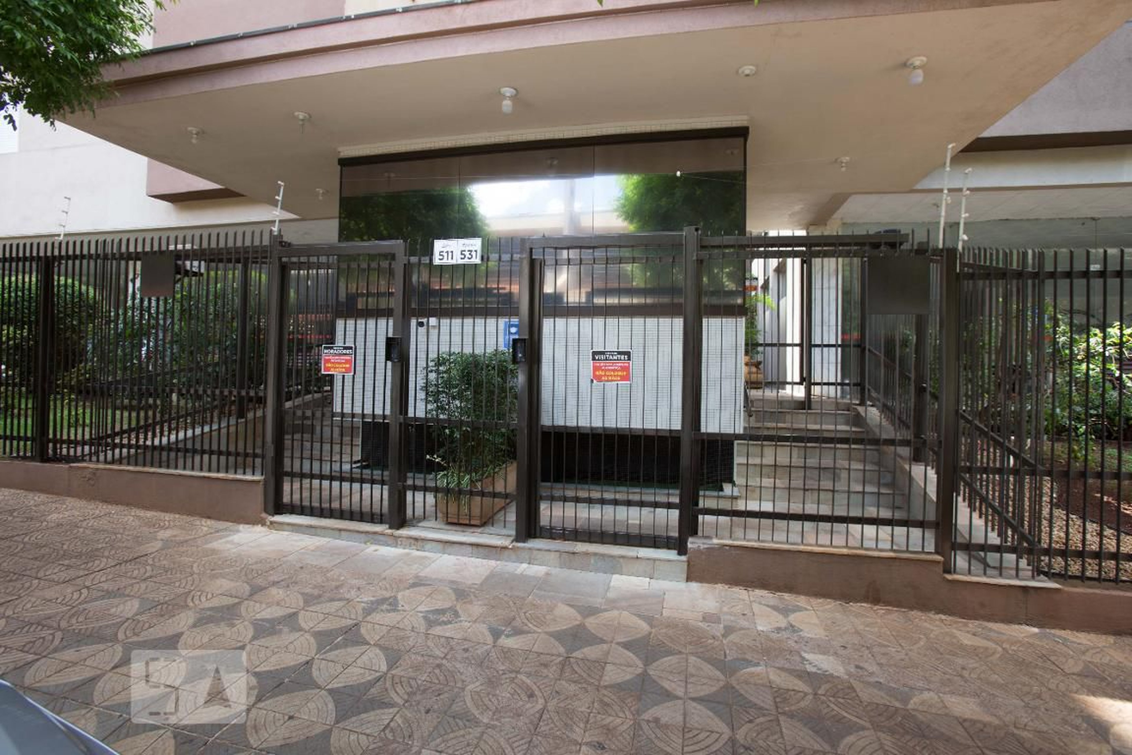 Fachada Condomínio em Rua Bernardino de Campos, 531