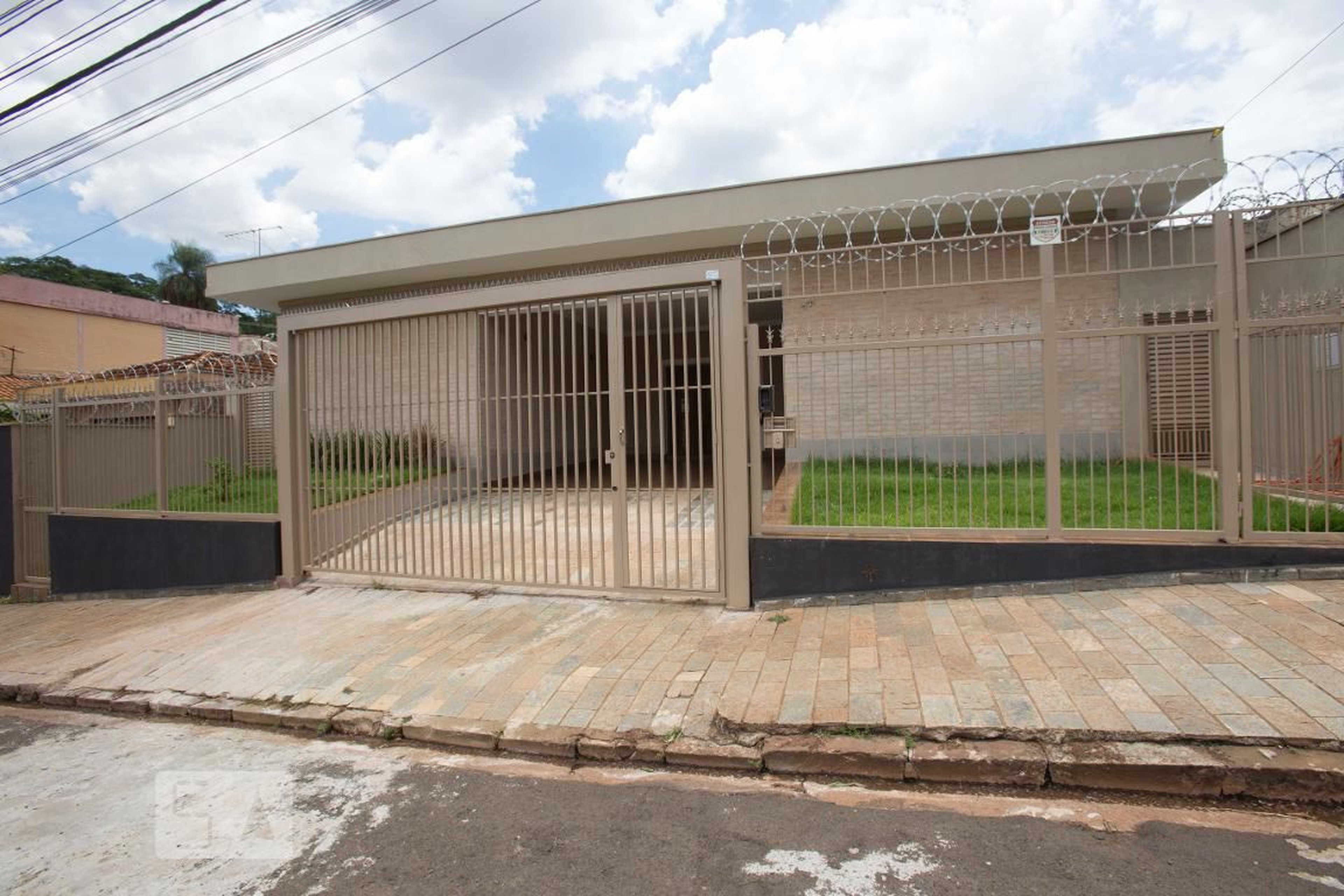 Fachada Condomínio em Rua Camilo de Mattos, 771