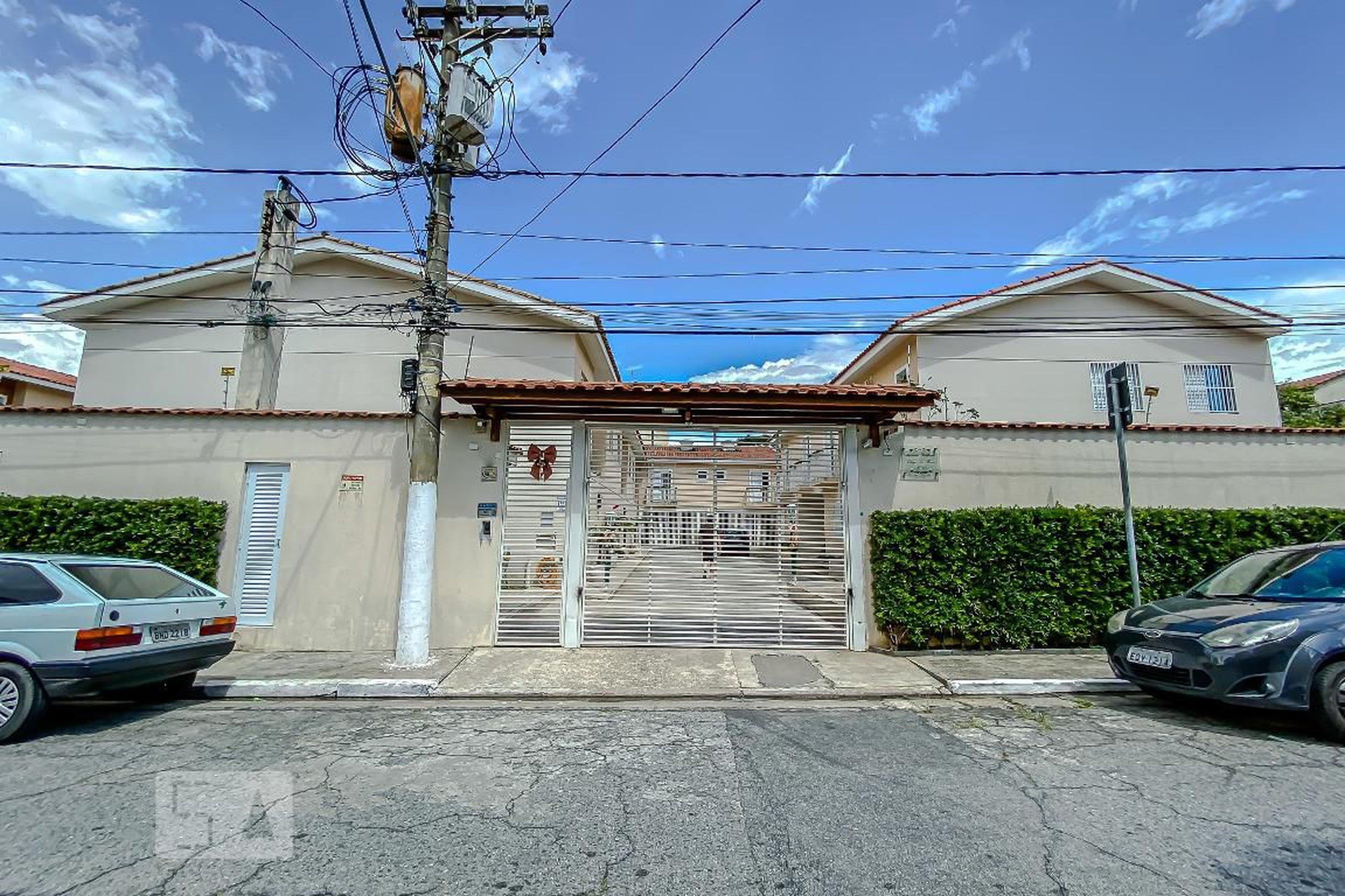 Fachada Condomínio em Rua Paulina, 544