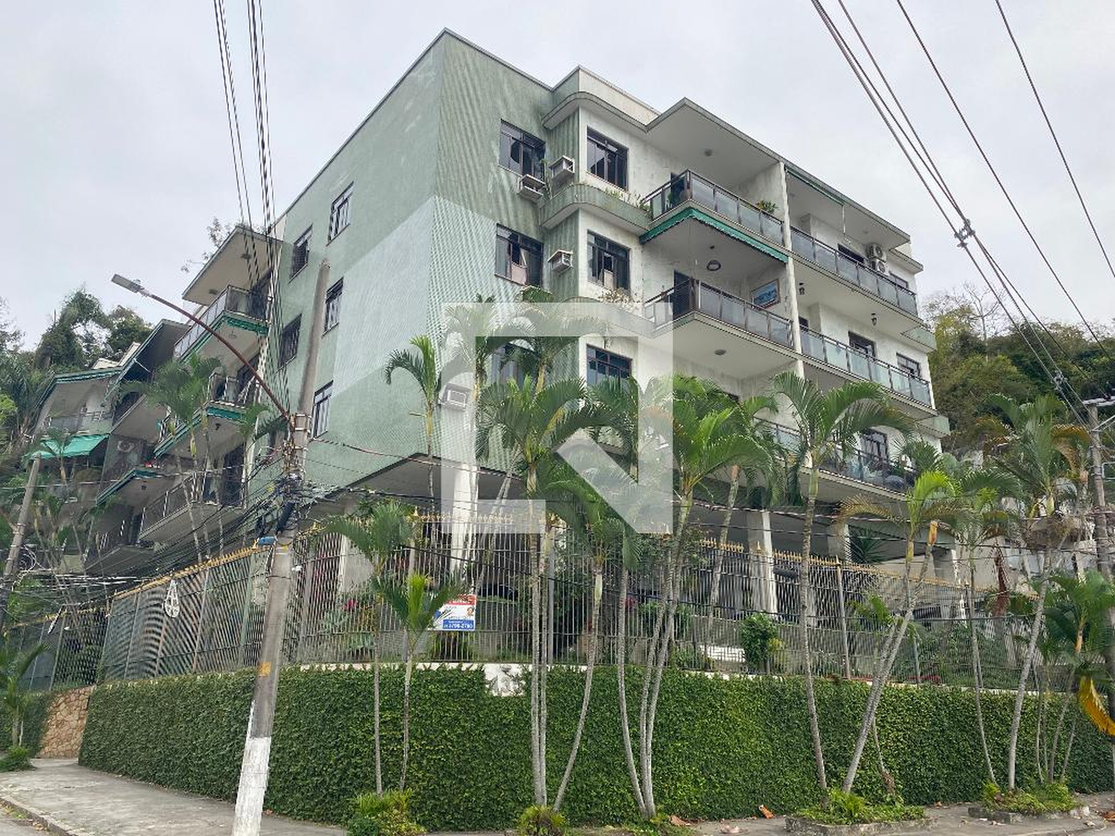 Fachada Condomínio em Praia das Pitangueiras, 435