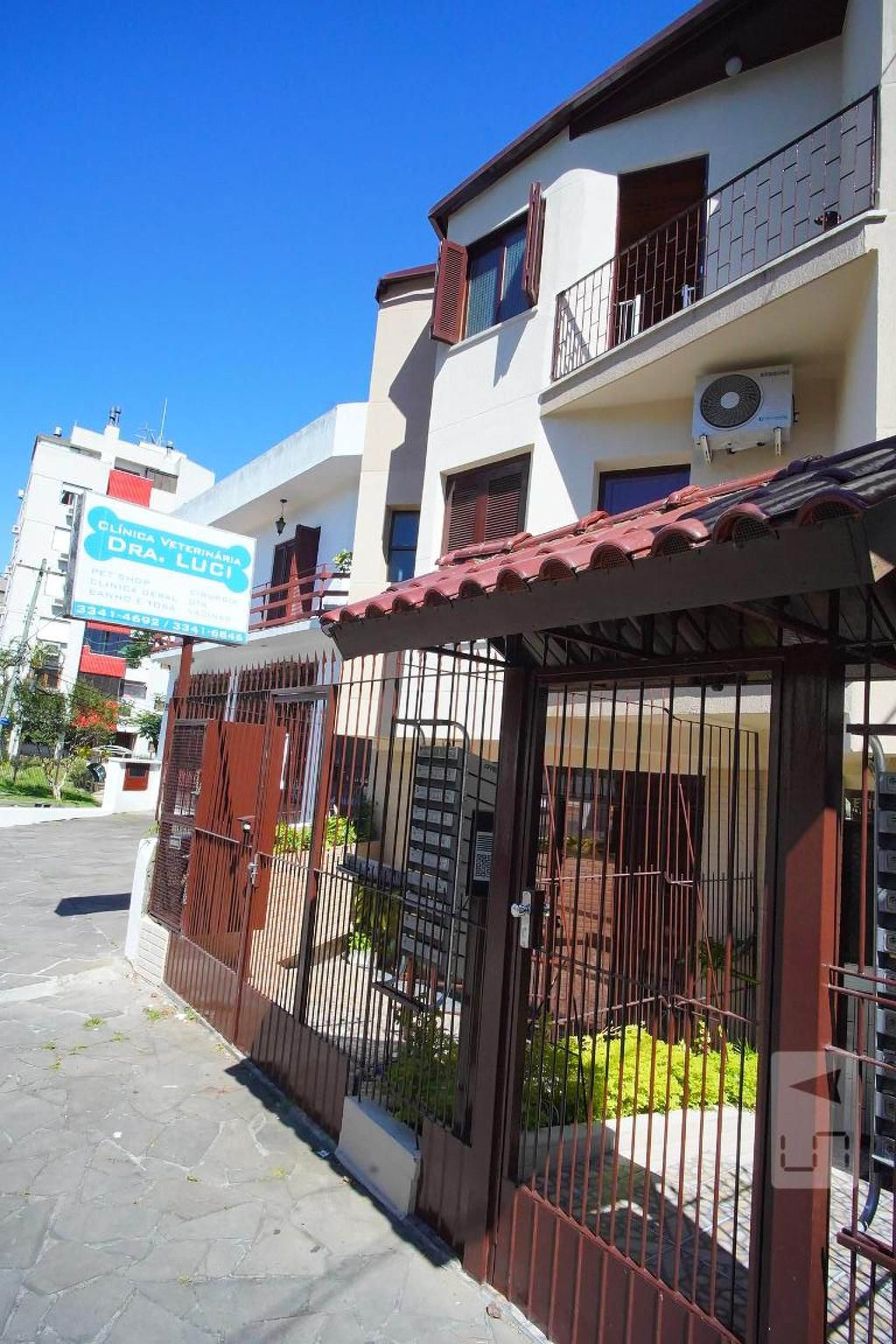 Fachada do Condomínio Edifício Carolina