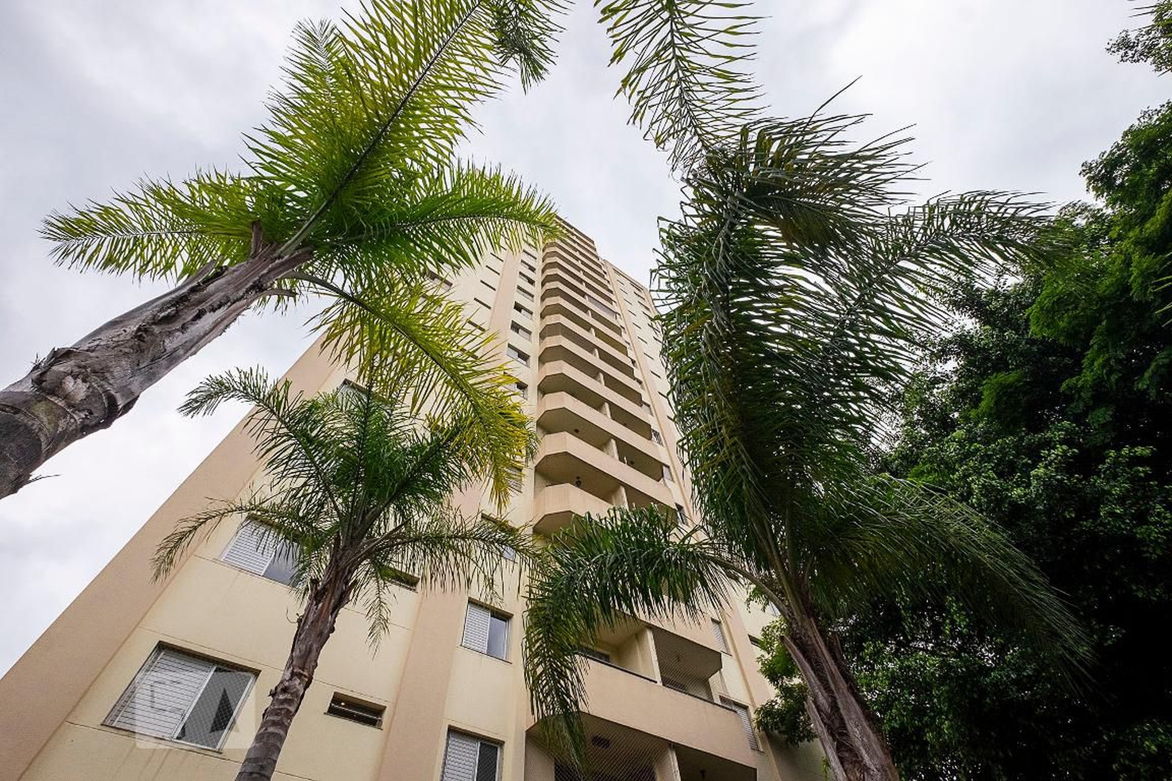 Fachada Condomínio em Rua Francisco Bayardo, 91