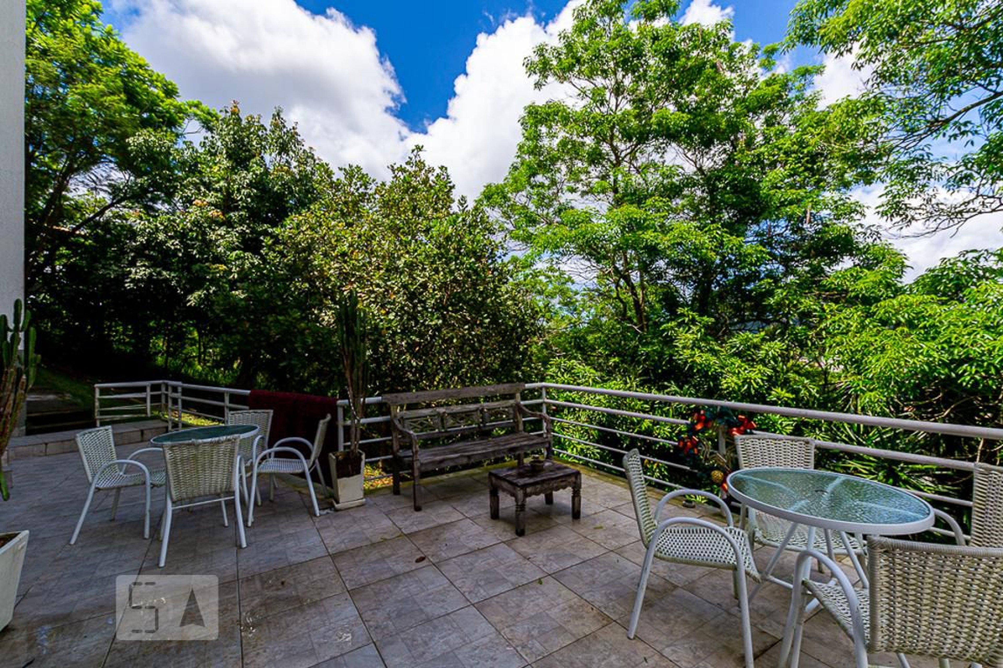 Piscina Condomínio em Estrada Monan Pequeno, 74