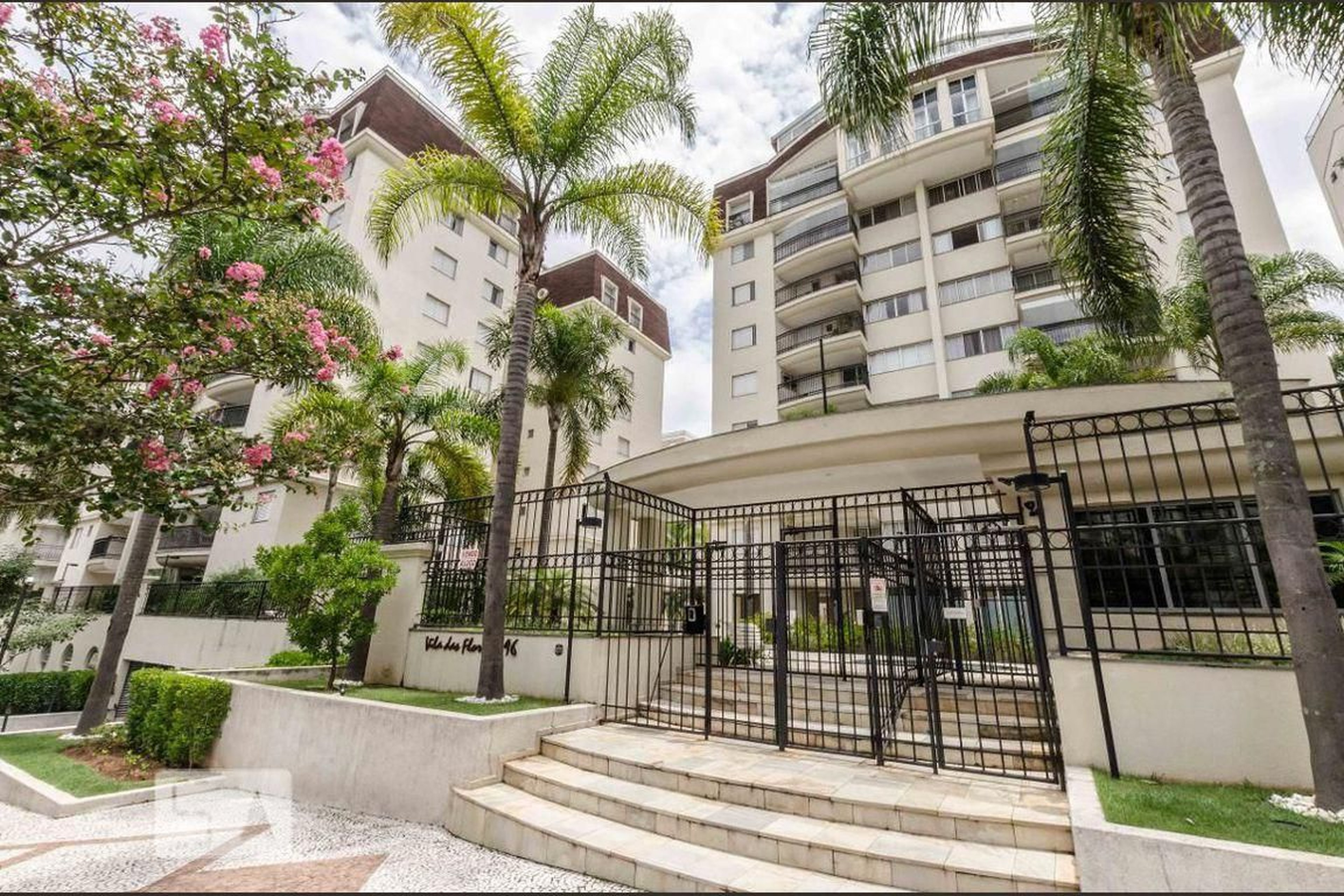 Fachada do Condomínio Condomínio Vila das Flores