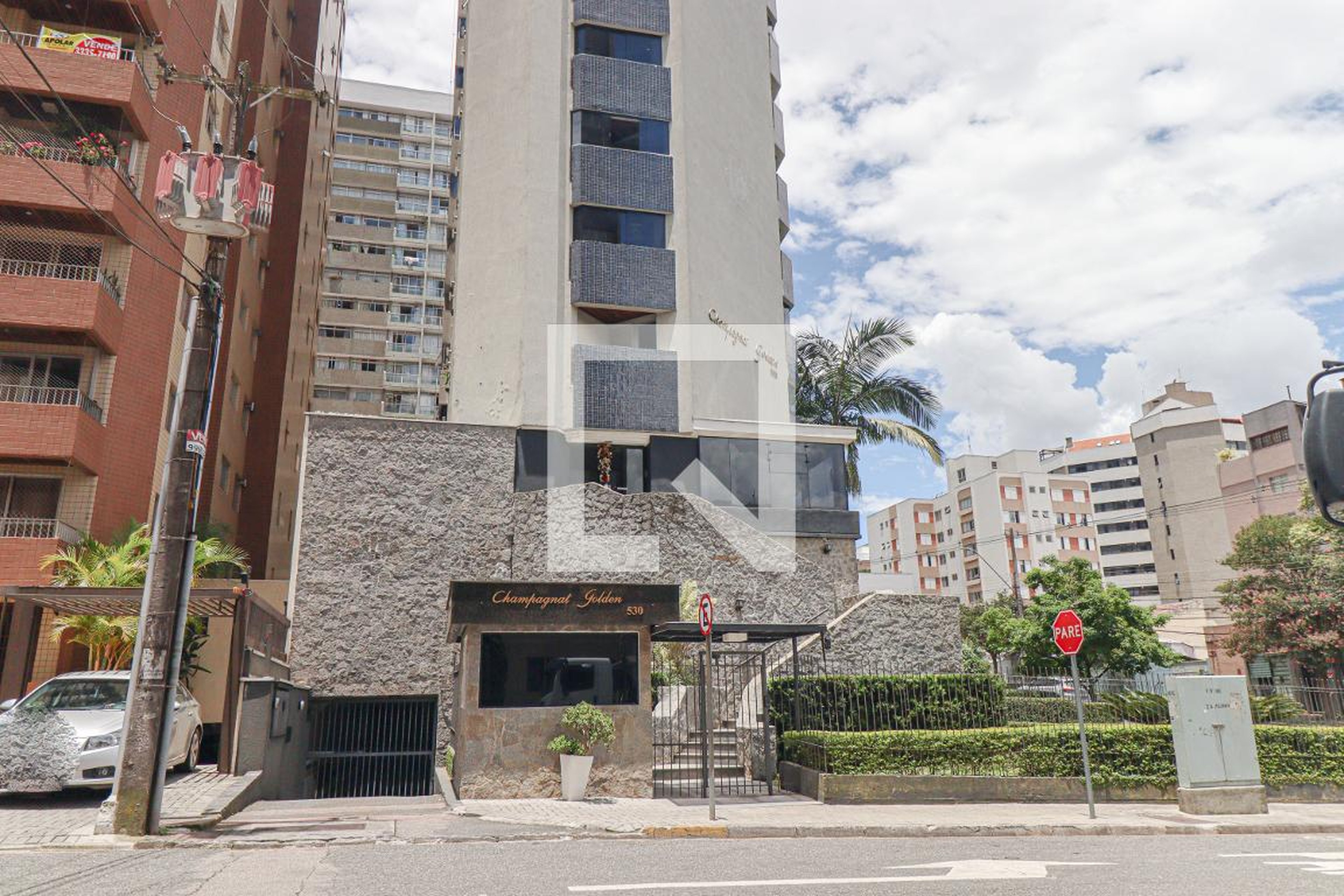 Fachada do Condomínio Condomínio em Rua General Aristides Athayde Júnior, 570