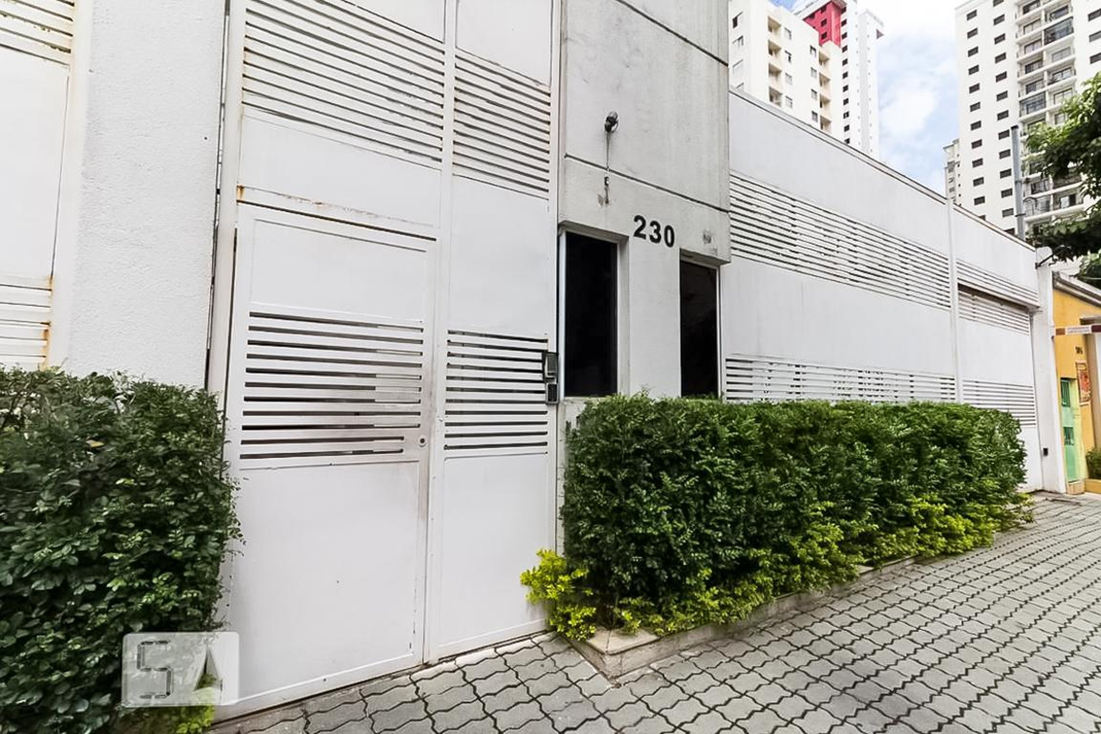 Fachada Condomínio em Rua Dias de Toledo, 61