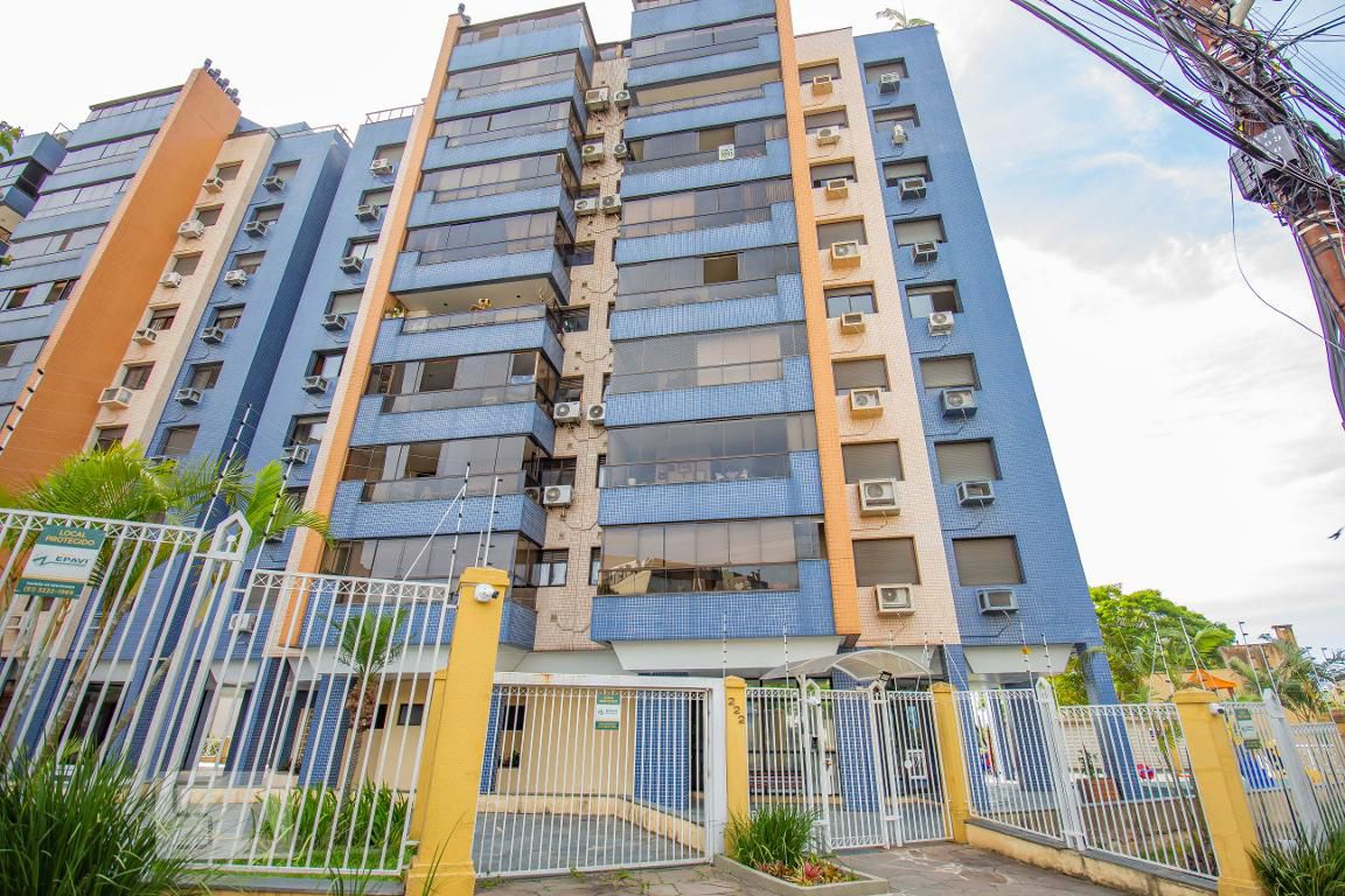 Fachada do Condomínio Condomínio Sartorini