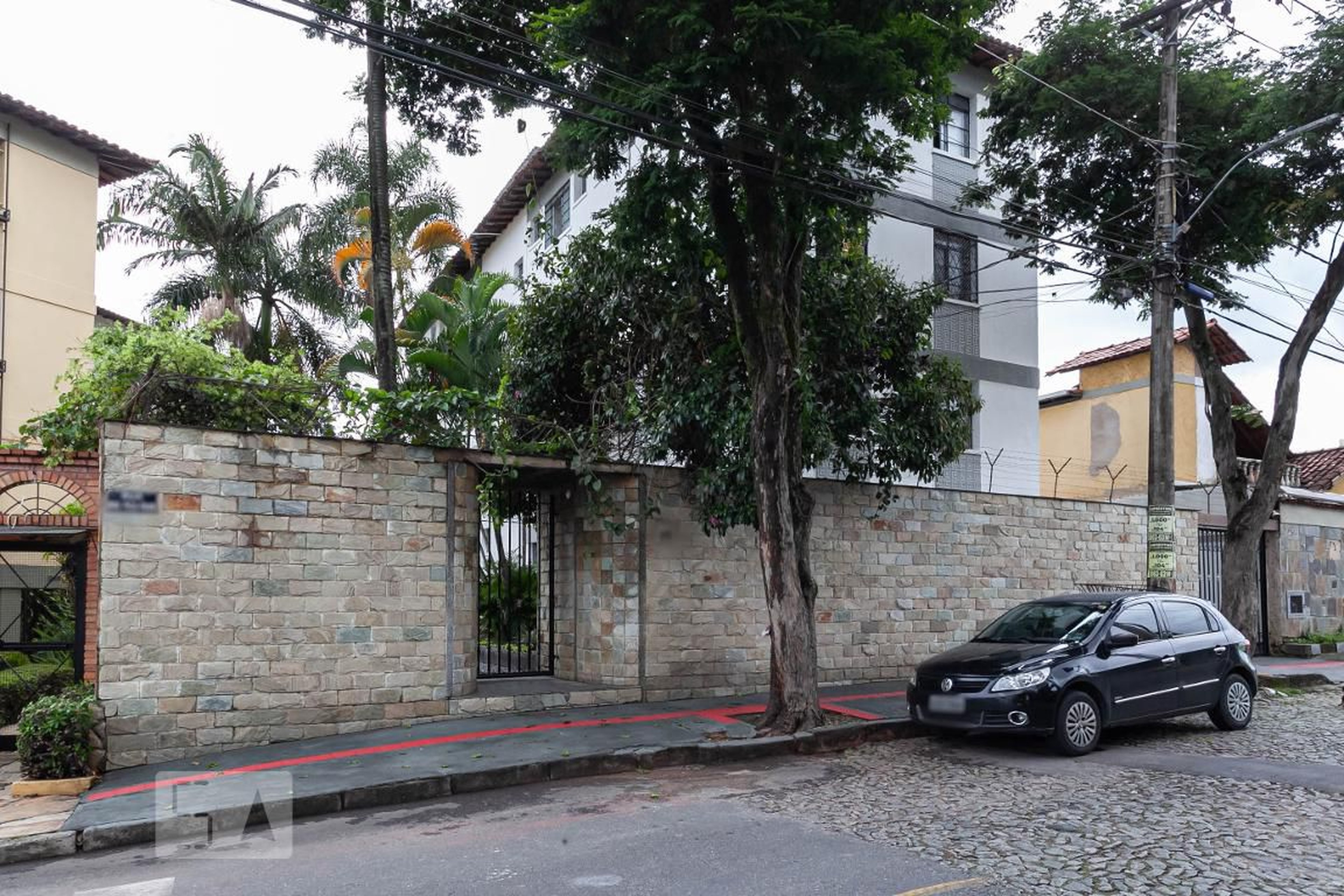 Fachada Condomínio em Rua dos Pica-Paus, 11