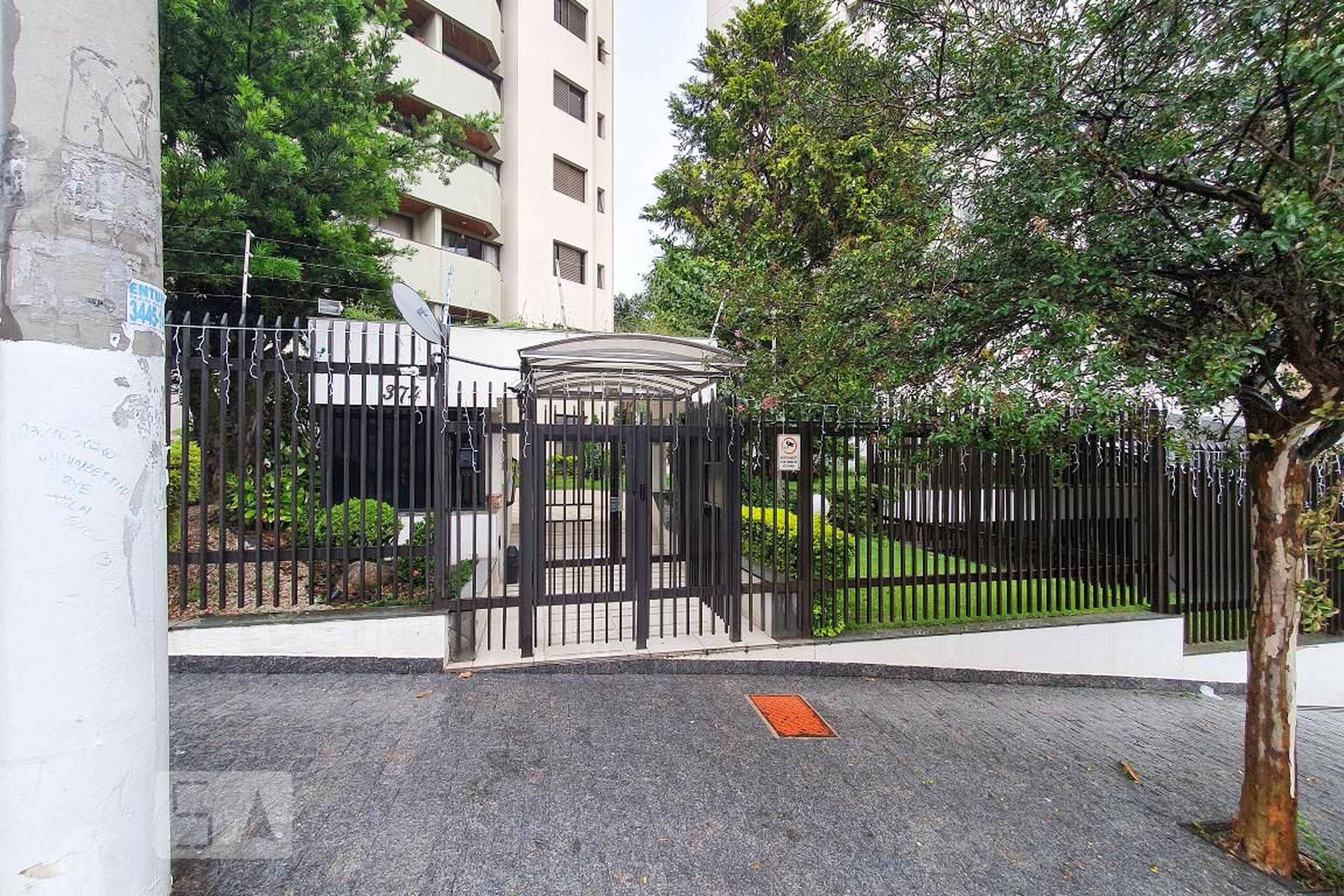 Fachada Condomínio em Avenida Ramalho Ortigão, 357