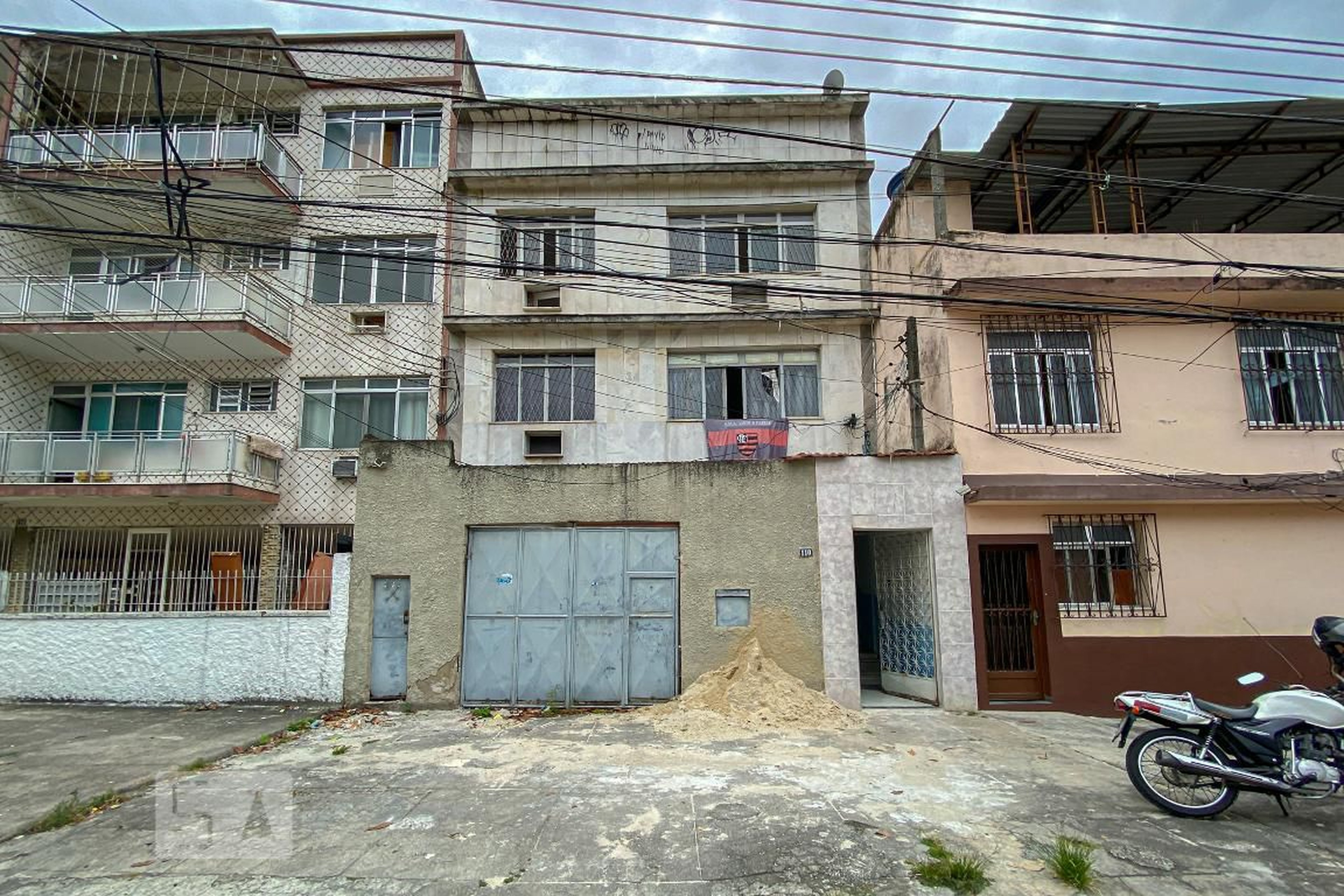 Fachada Condomínio em Rua Latino Coelho, 110