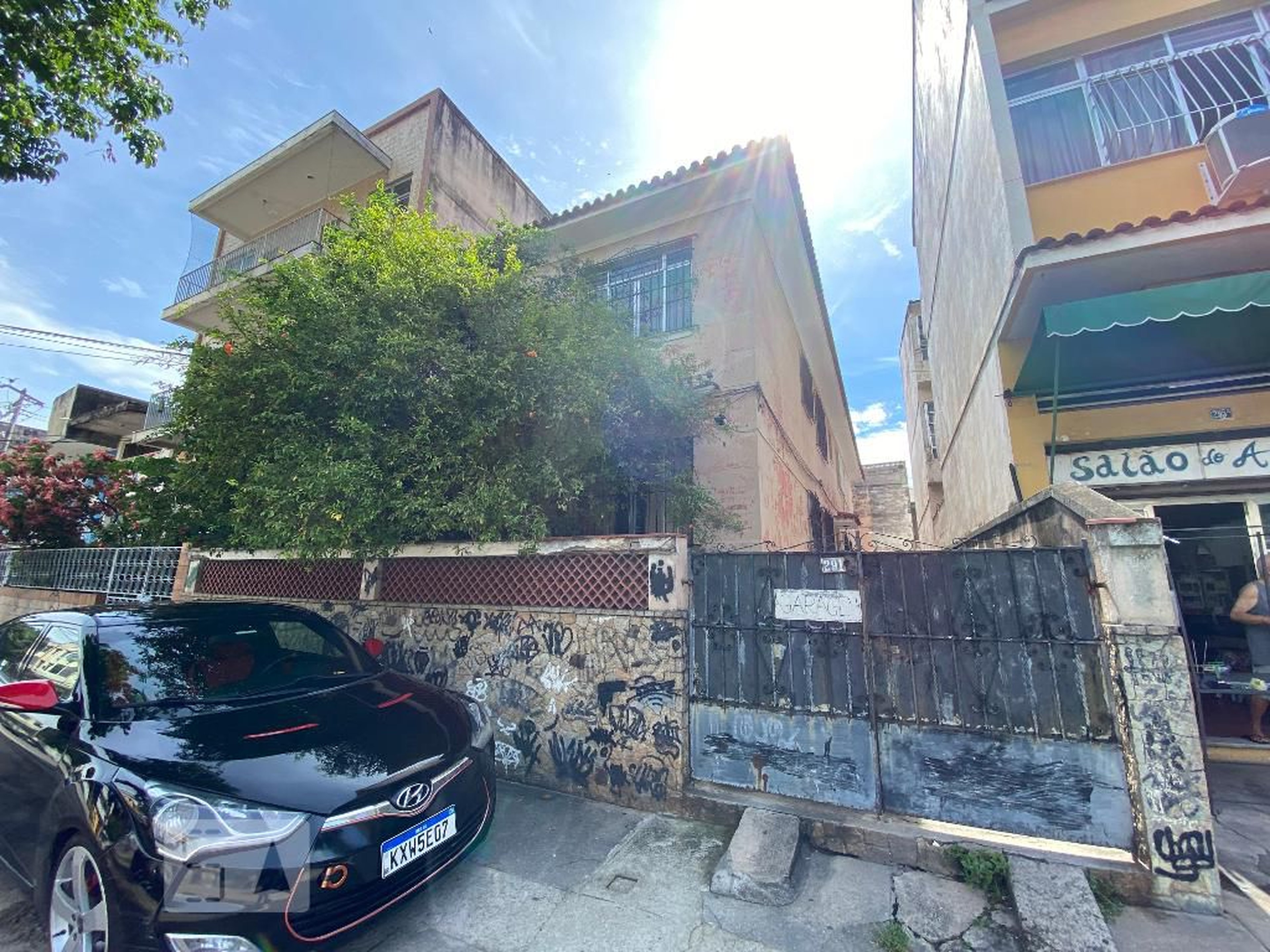 Fachada Condomínio em Rua Torres de Oliveira, 291