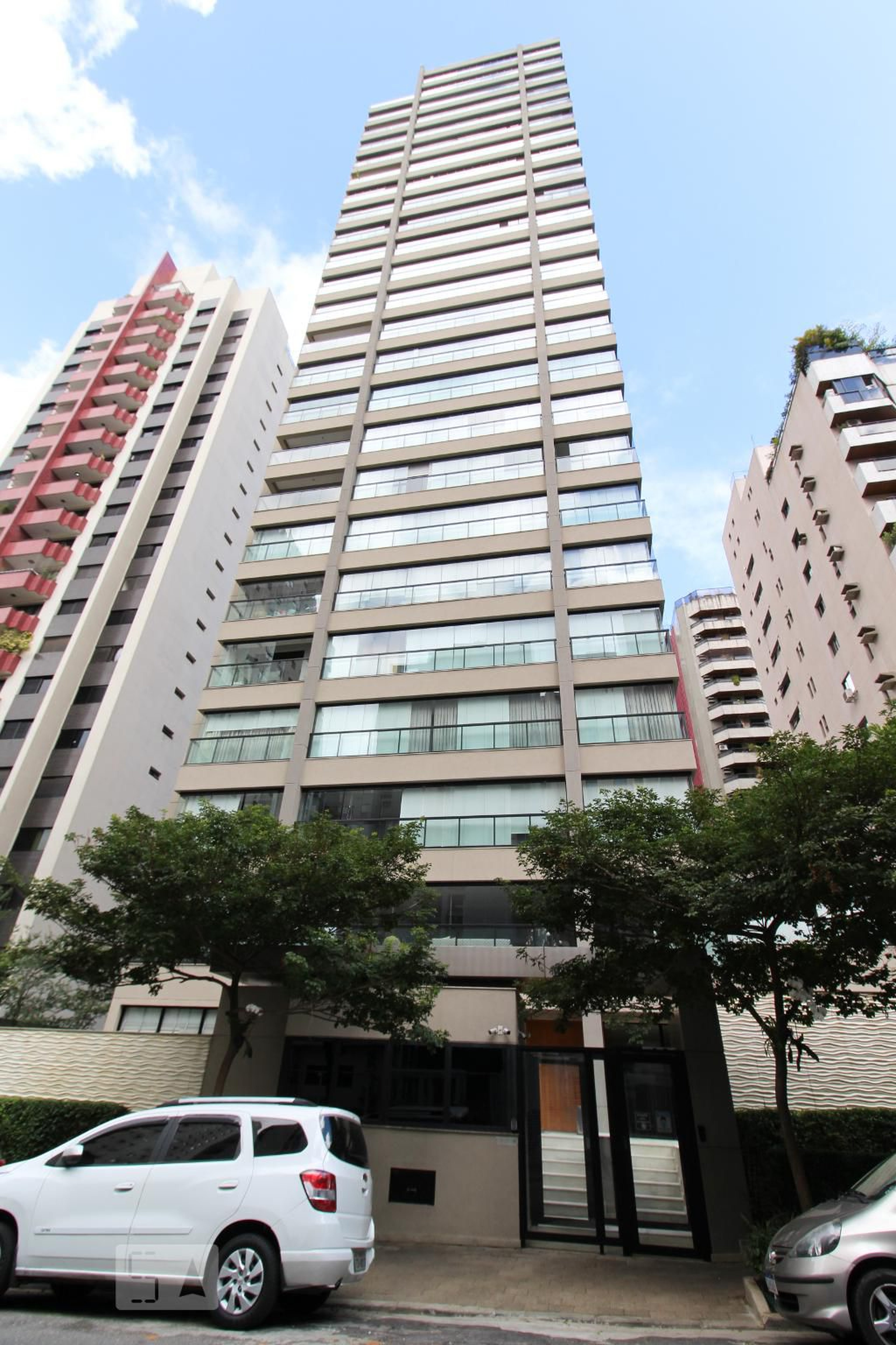 Fachada do Prédio Condomínio Araguari 561