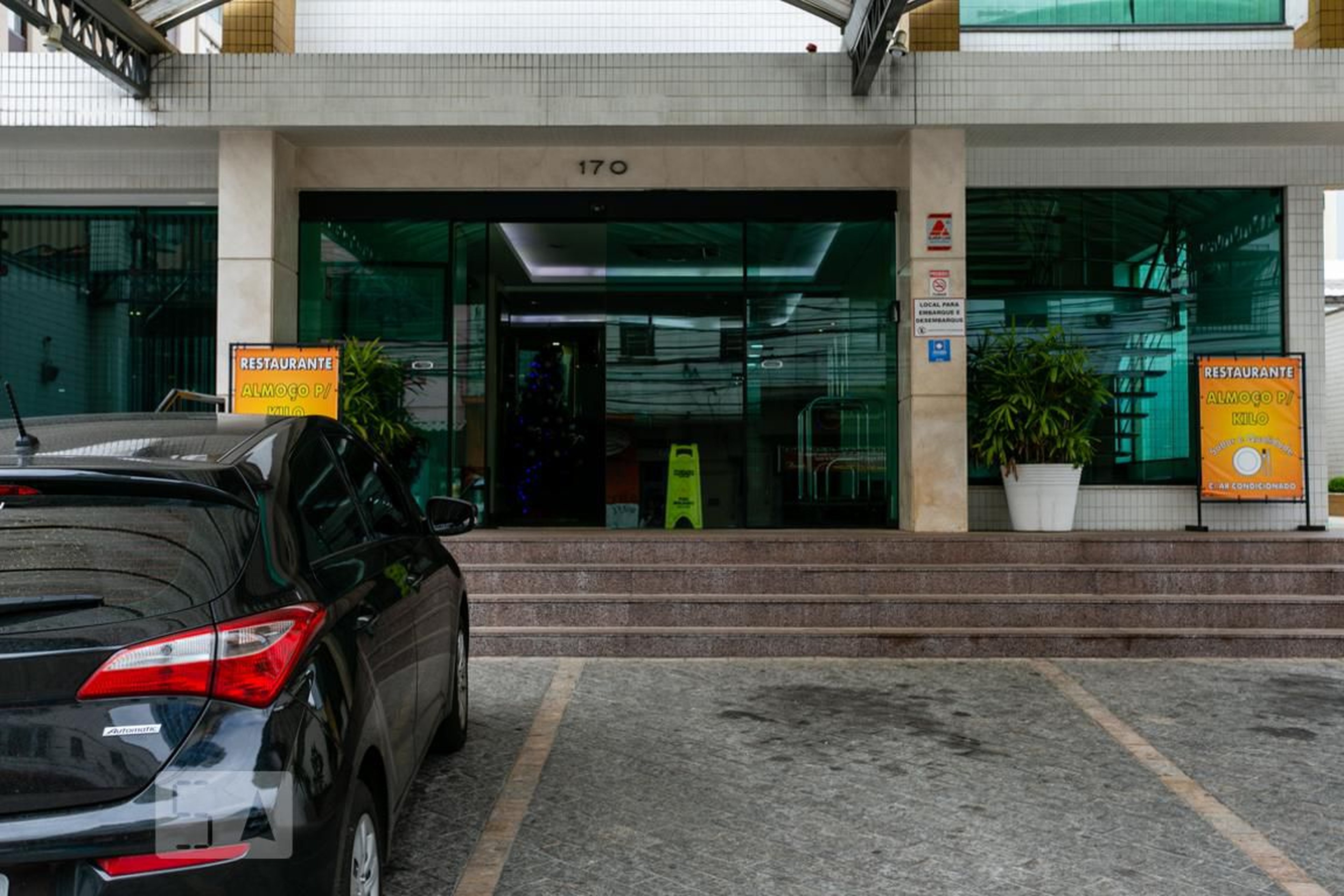 Fachada do Condomínio Condomínio Santana Gold Flat