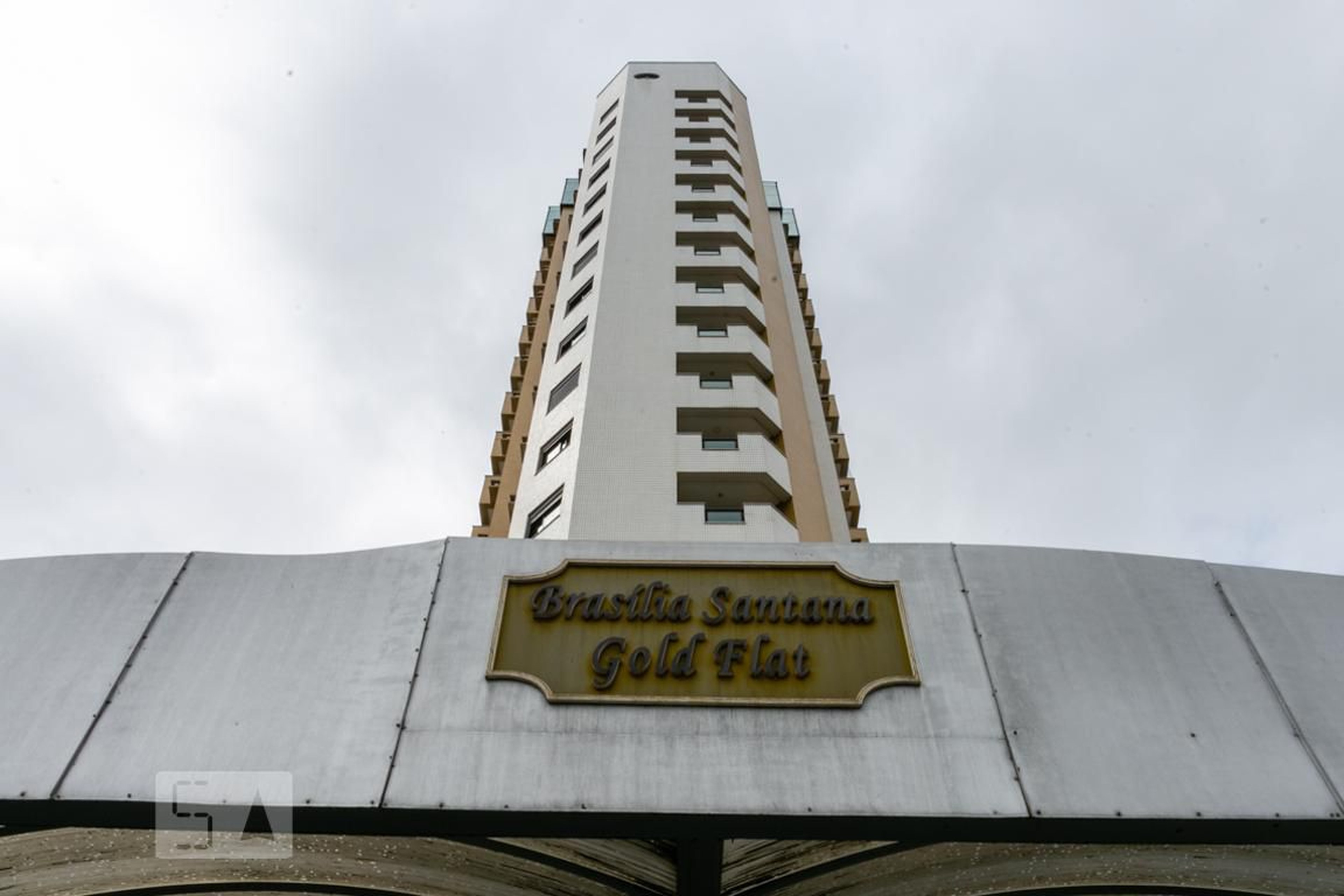 Fachada do prédio Condomínio Santana Gold Flat
