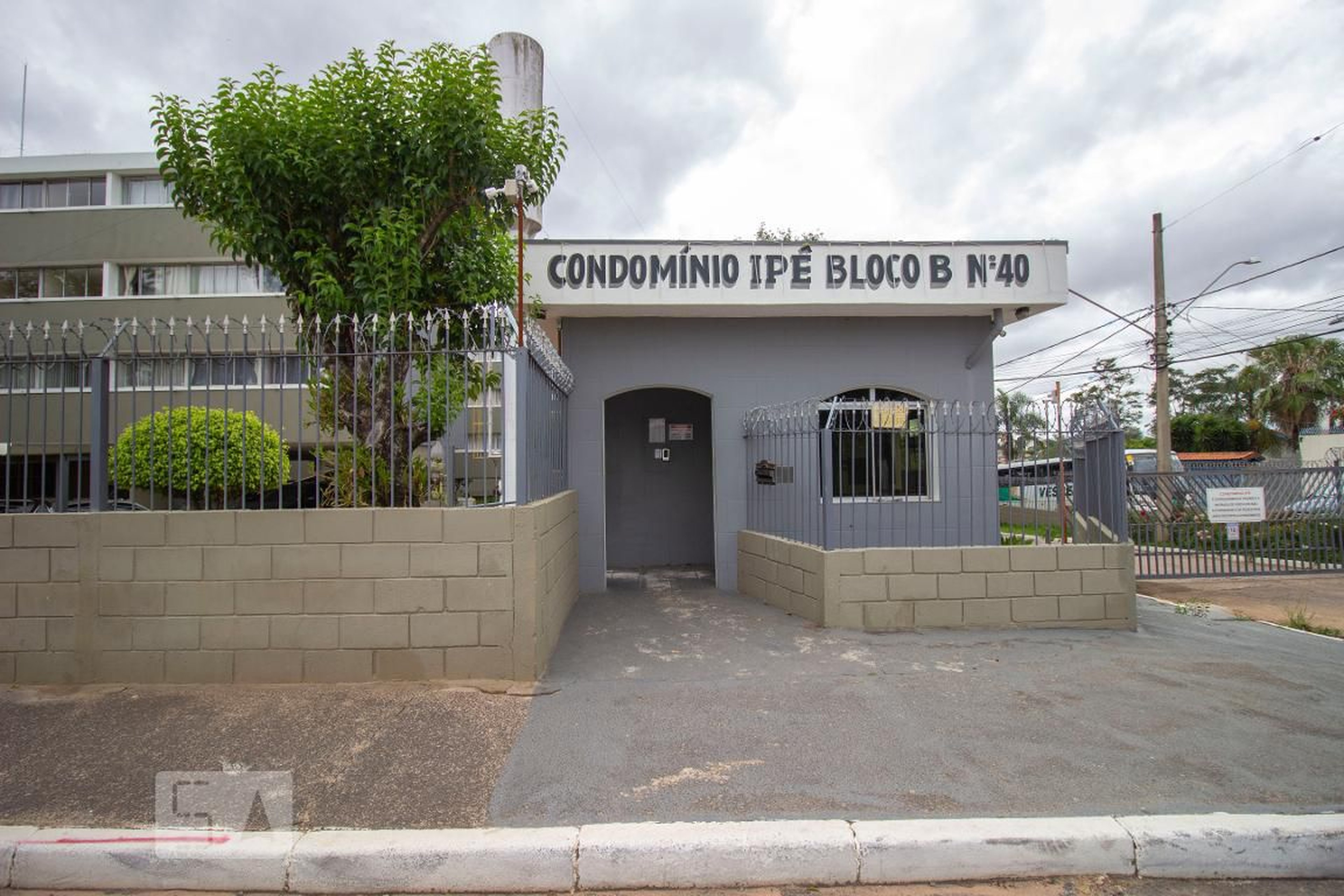 Fachada do Condomínio Condomínio Ipe