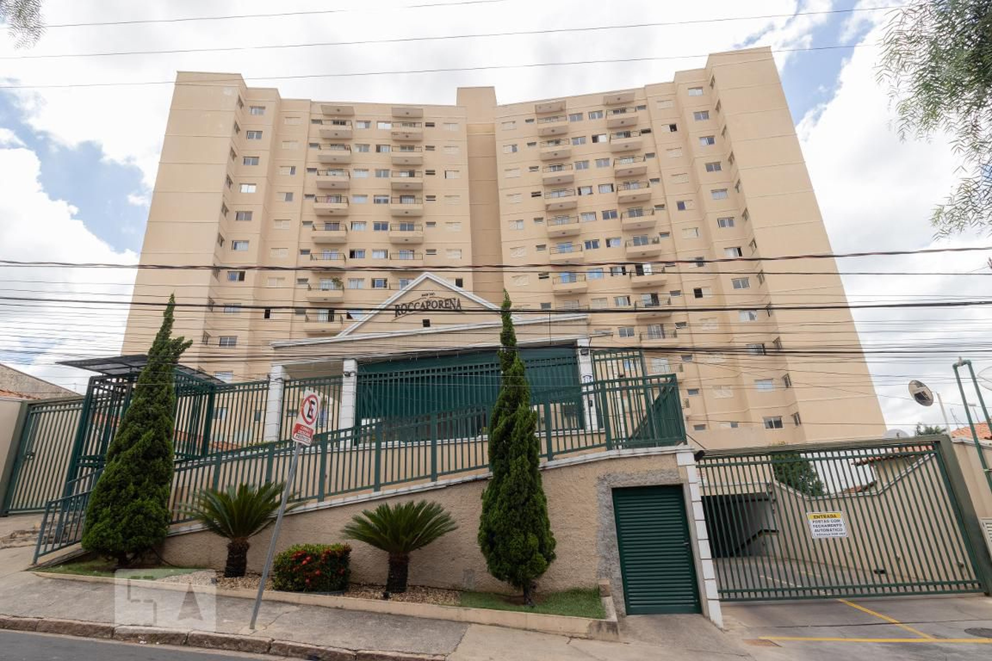Fachada do Prédio Condomínio Roccaporena