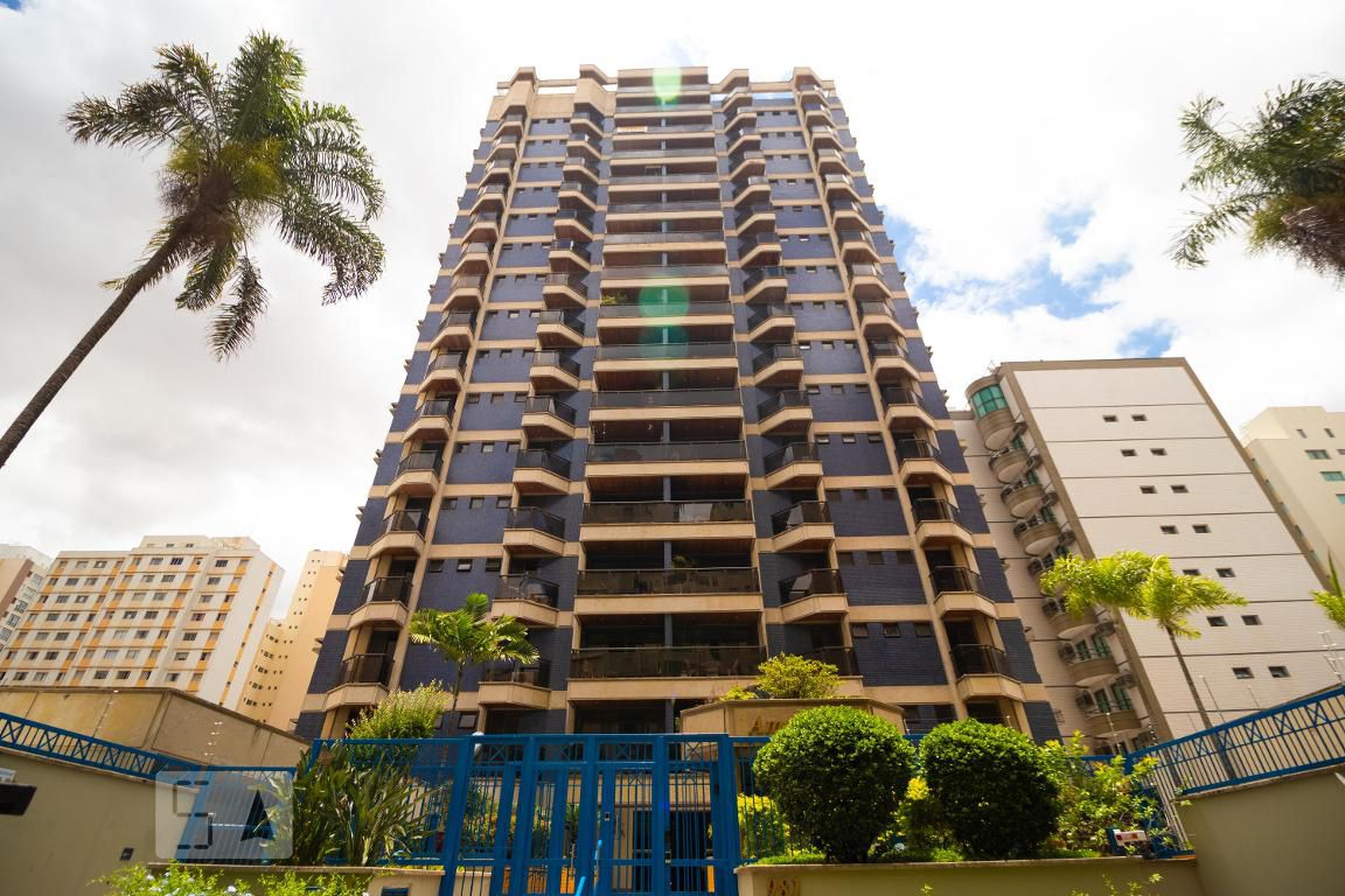 Fachada Condomínio em Rua Padre Vieira, 981