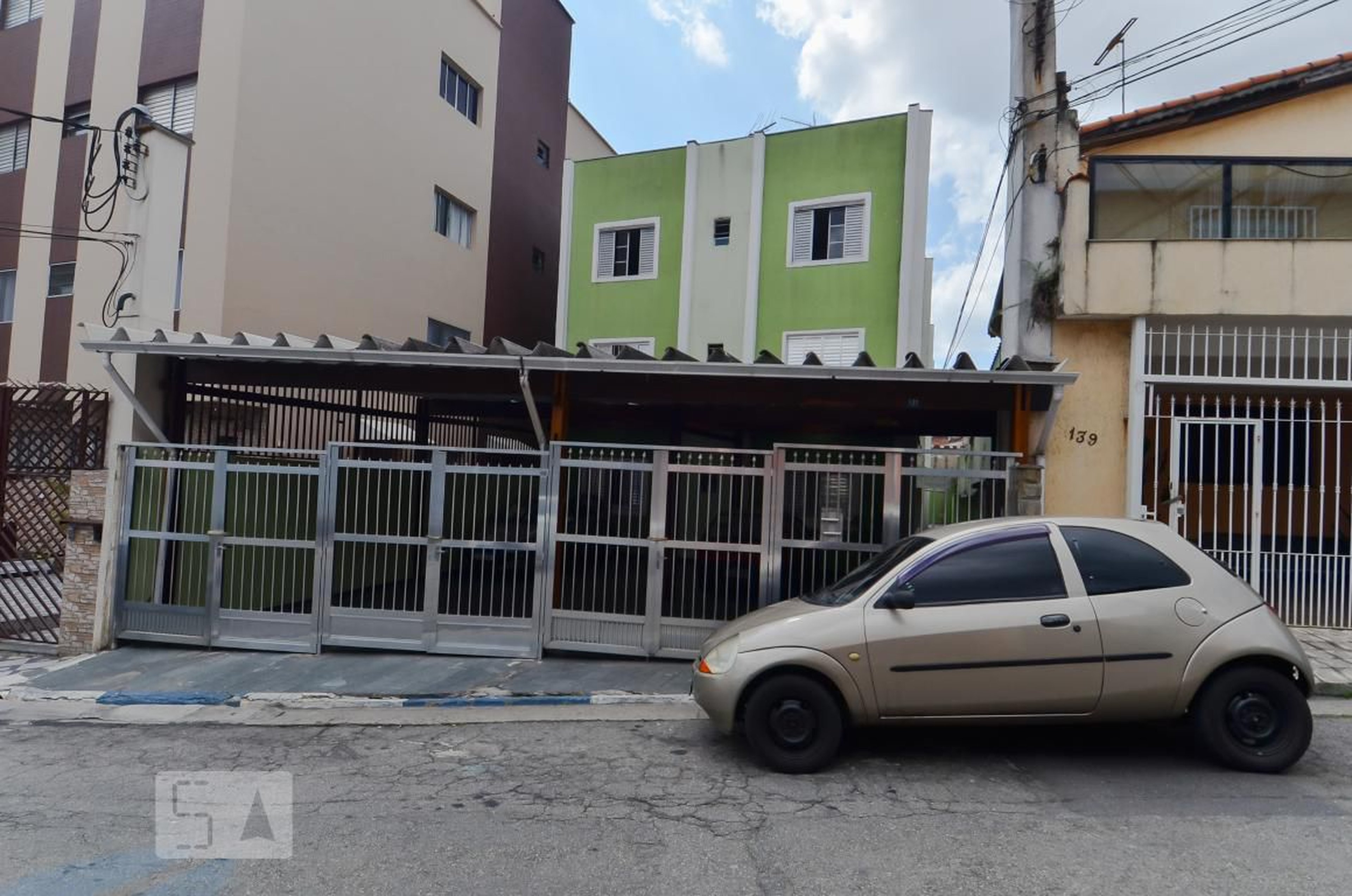 Fachada do Condomínio Condomínio em Rua São João, 131