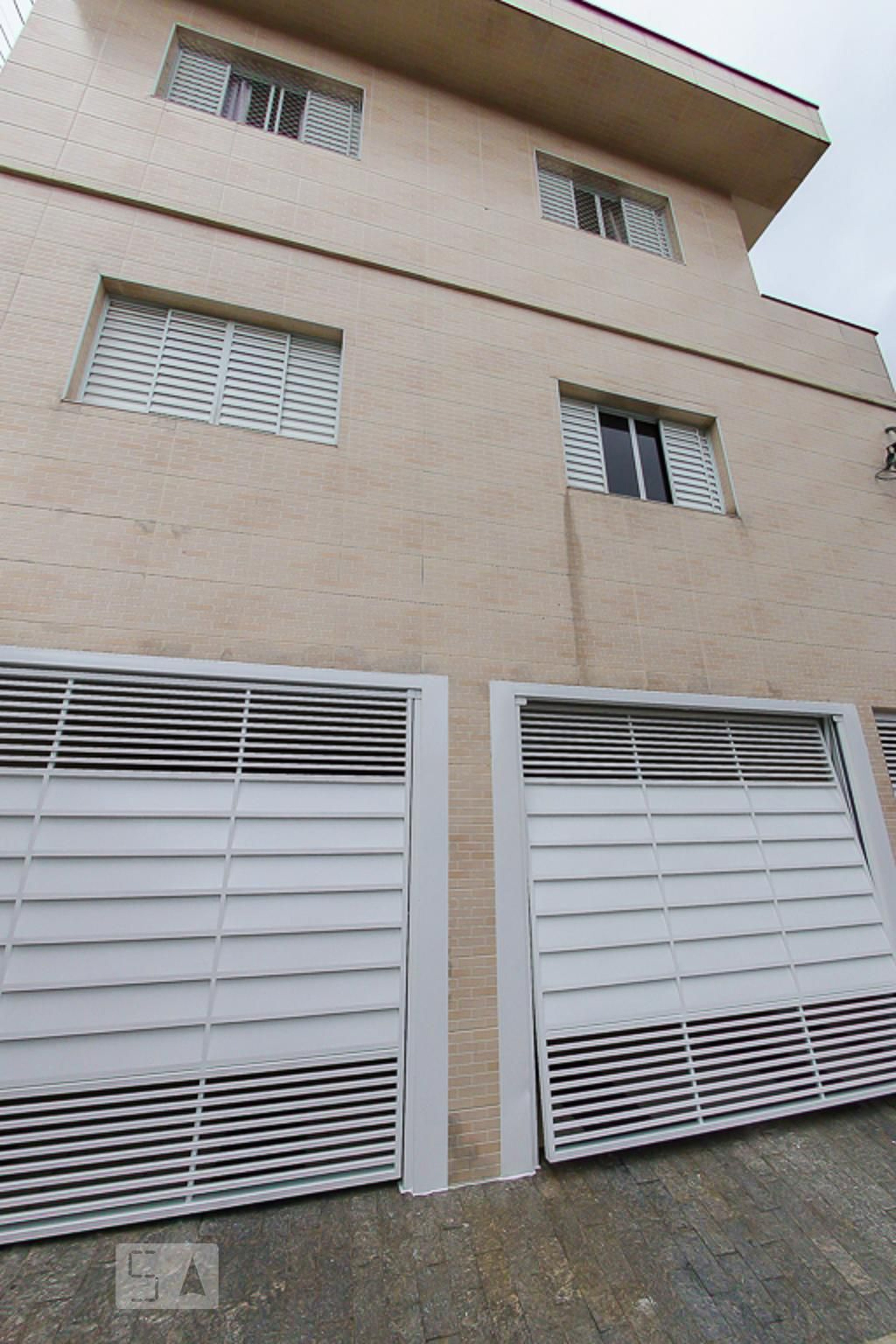 Fachada Condomínio em Avenida Waldemar Carlos Pereira, 25