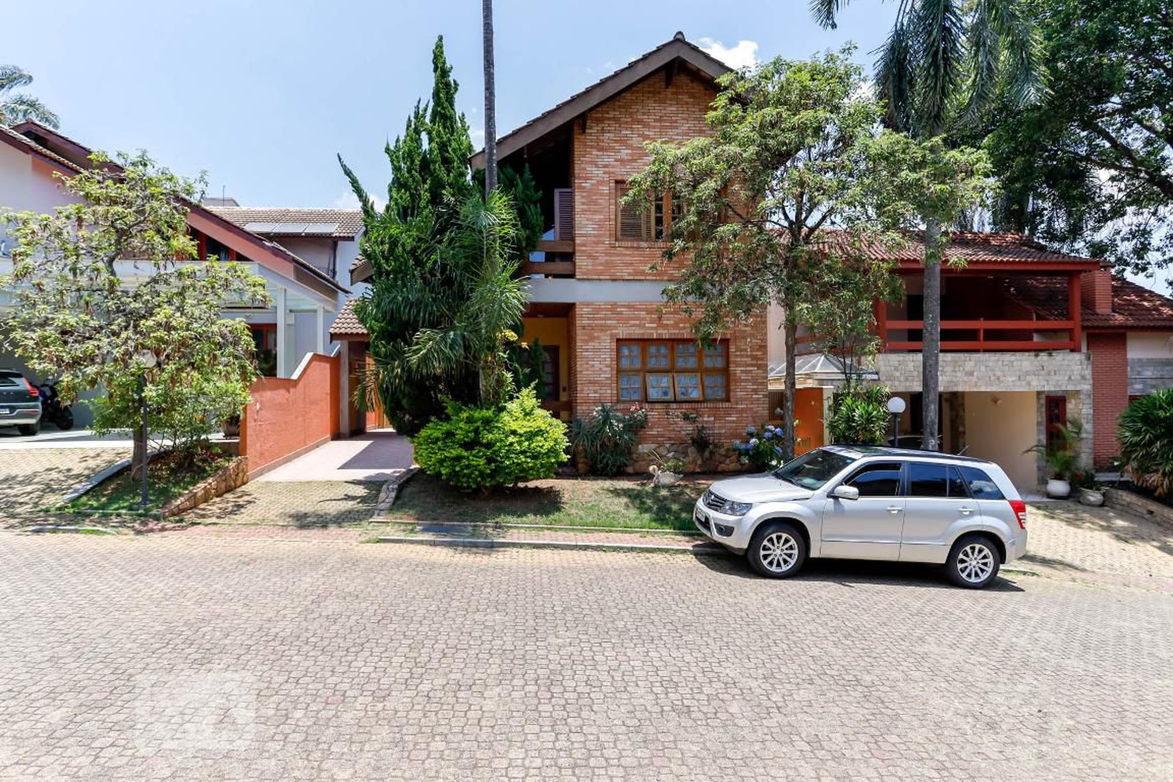 Fachada Condomínio em Rua Raul Vicente, 202