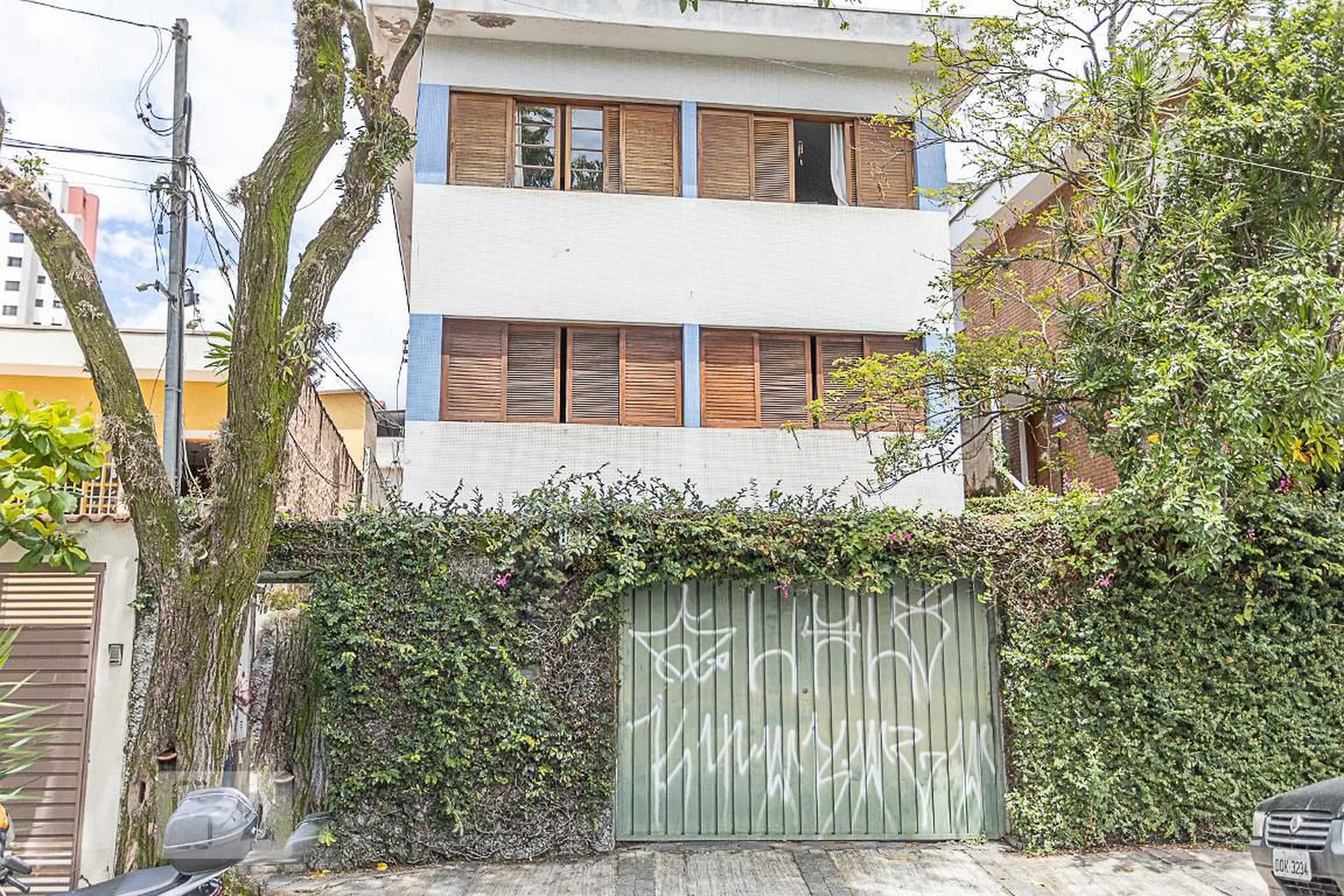 Fachada Condomínio em Rua Sepetiba, 191