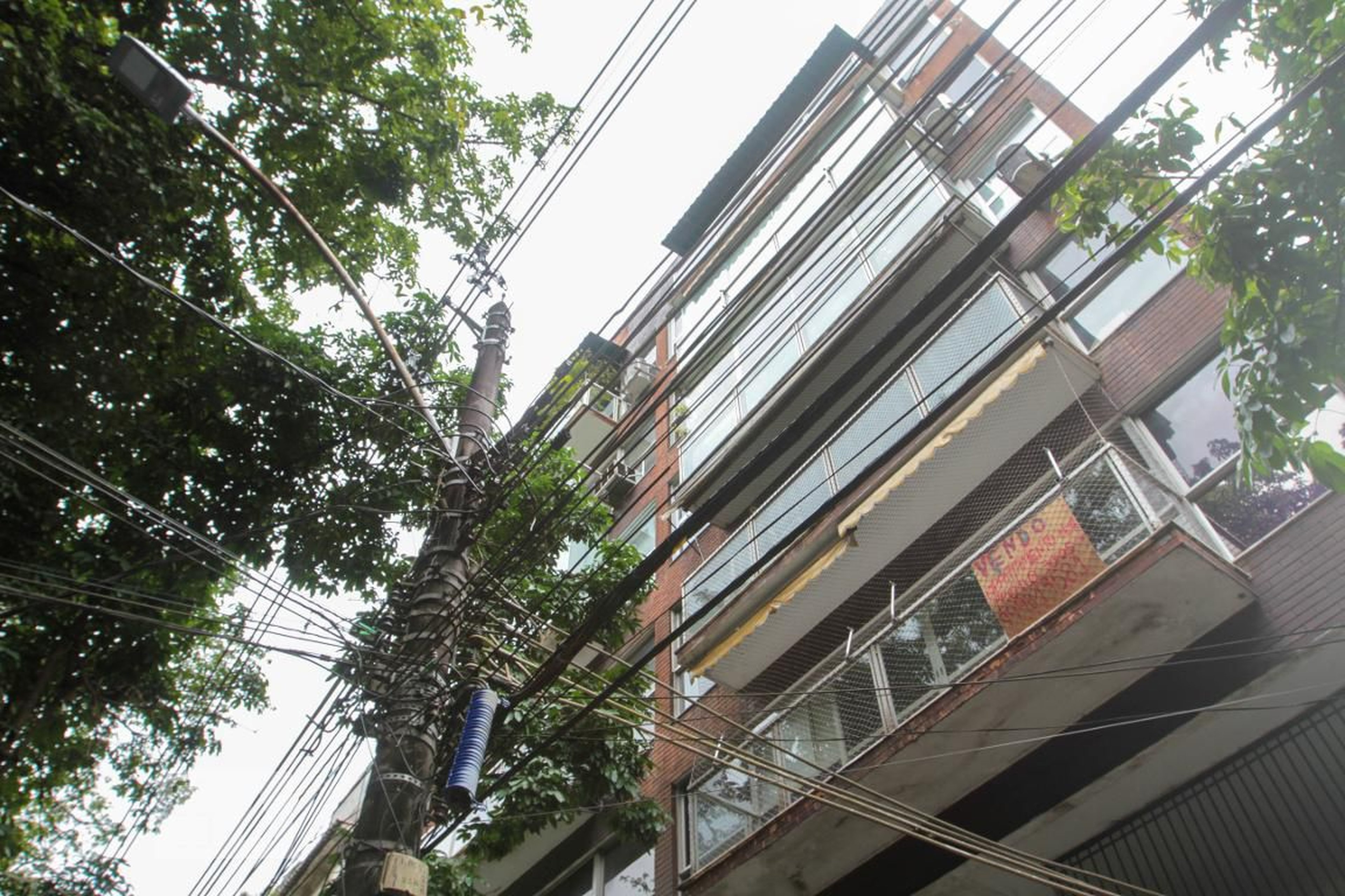 Fachada do Prédio Condomínio em Rua Artur Araripe, 106