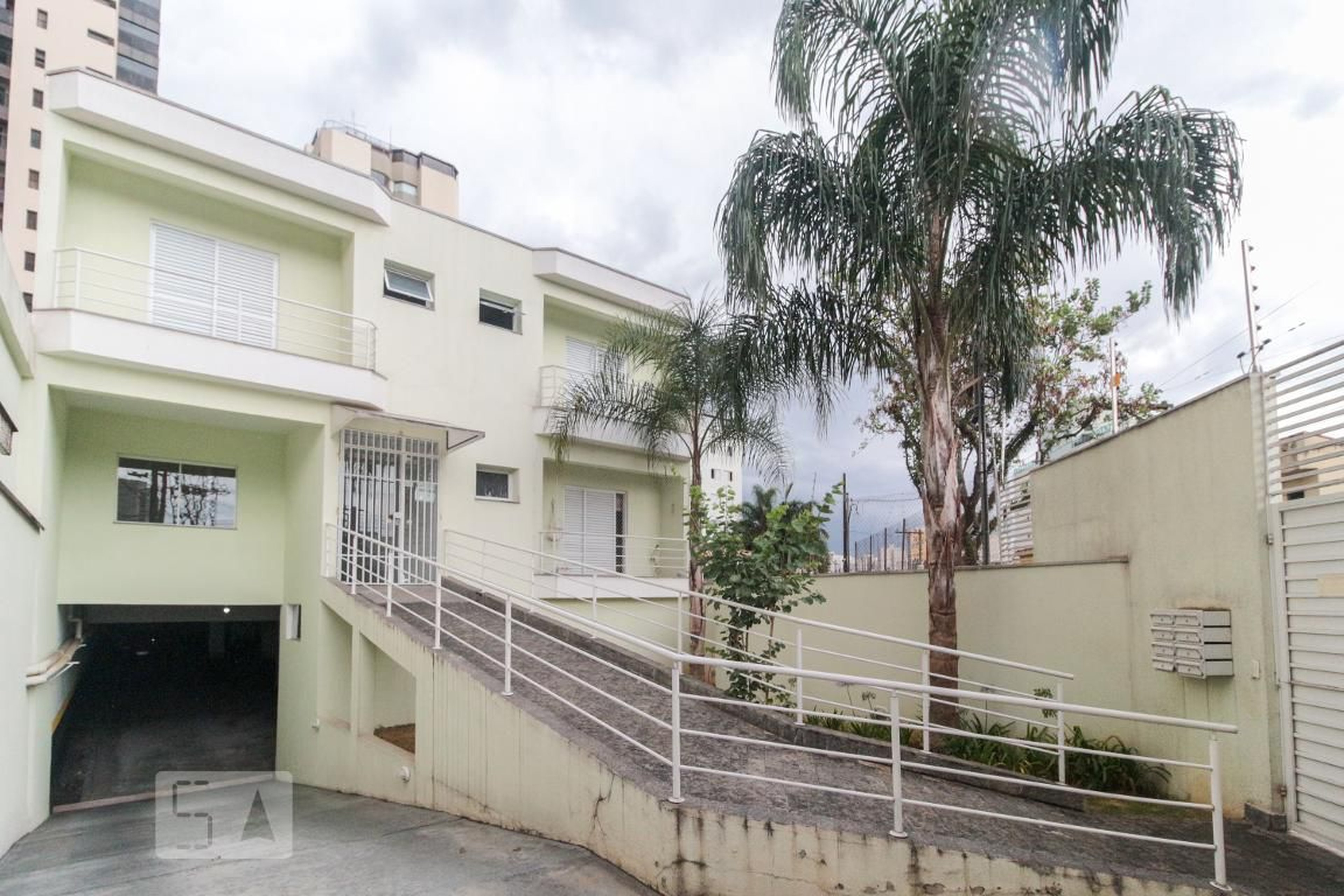 Fachada Condomínio em Rua Tuiucuê, 8