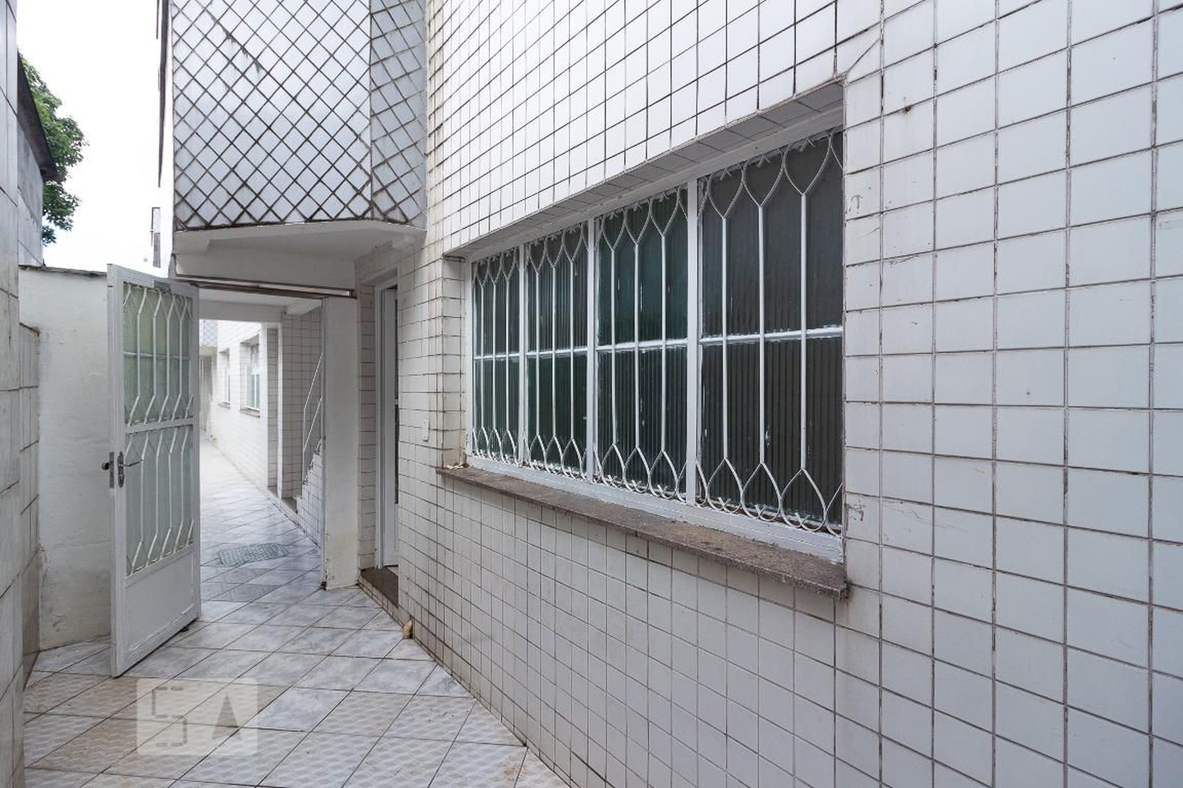 Fachada Condomínio em Rua Francisco Mota, 22