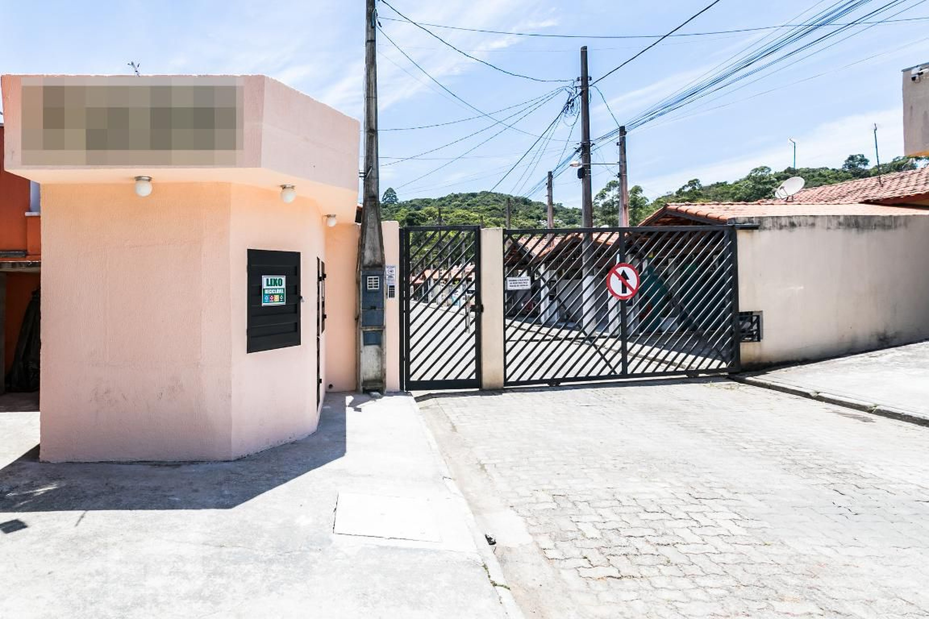 Fachada Condomínio em Rodovia Dom Paulo Rolim Loureiro, 7235