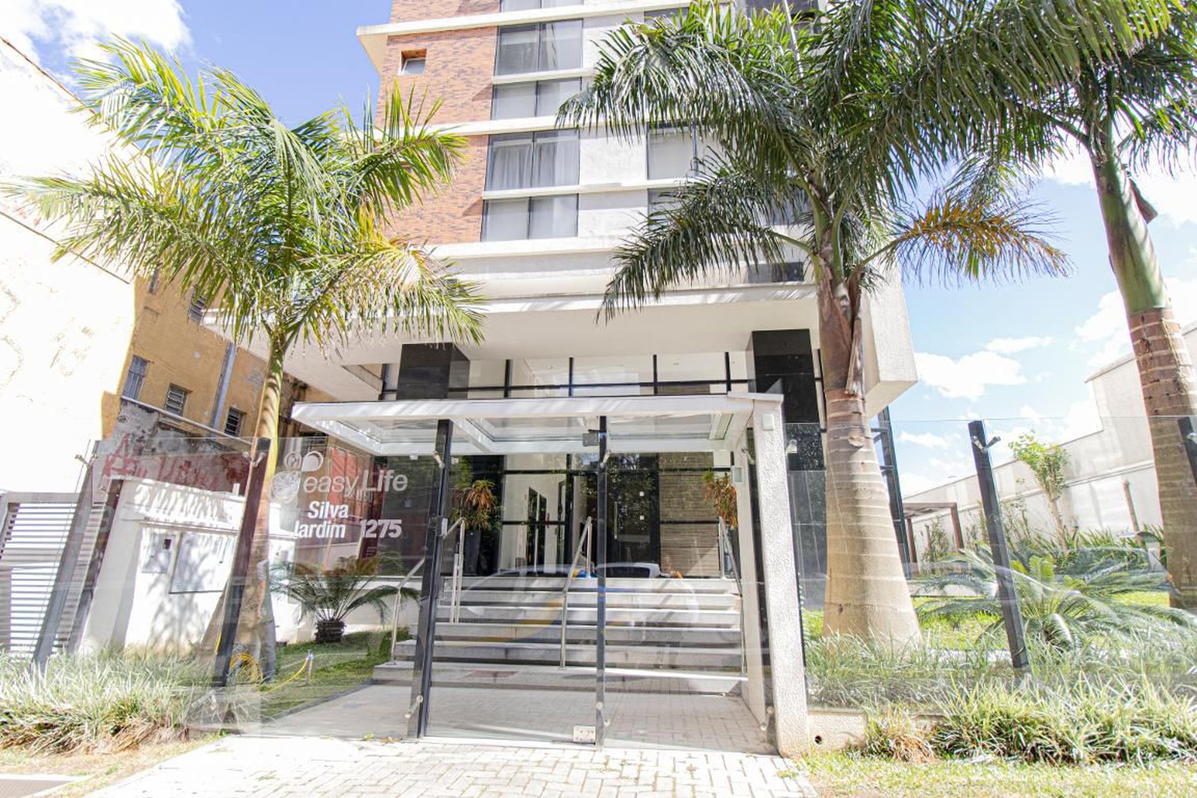 Fachada do Condomínio Condomínio Easy Life