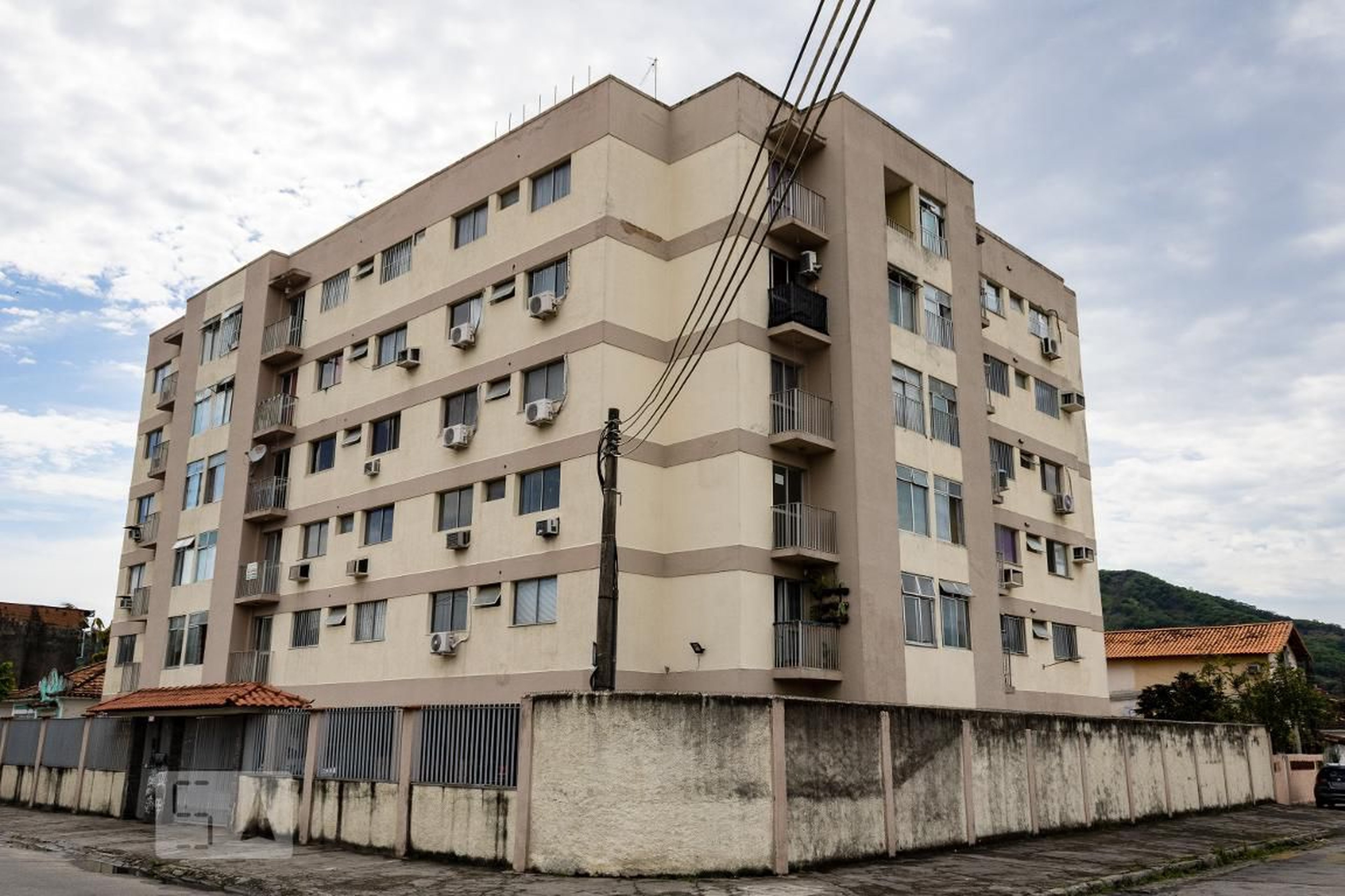 Fachada do Condomínio Condomínio em Rua Cabiúna, 103