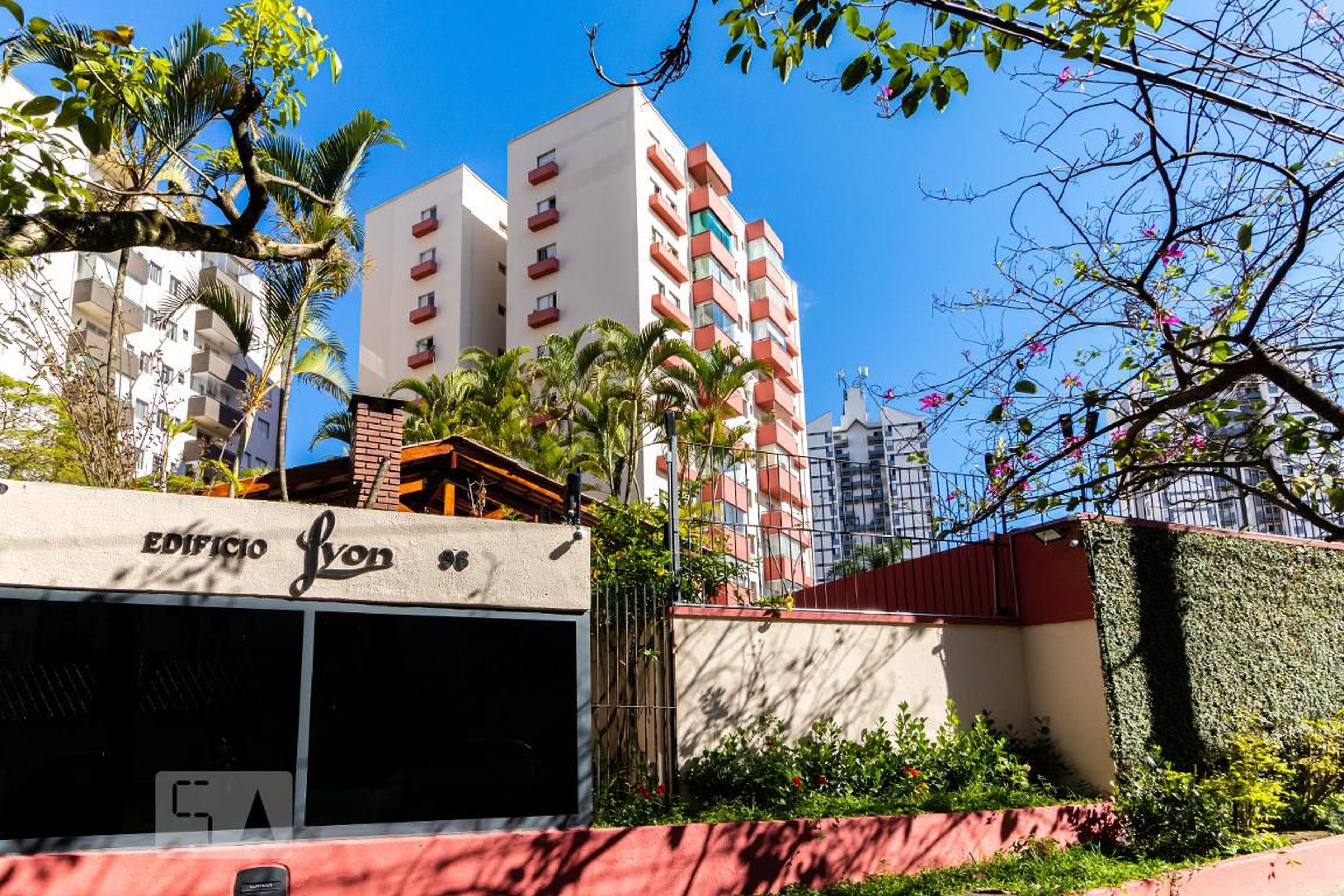 Fachada do Condomínio Edifício Lyon