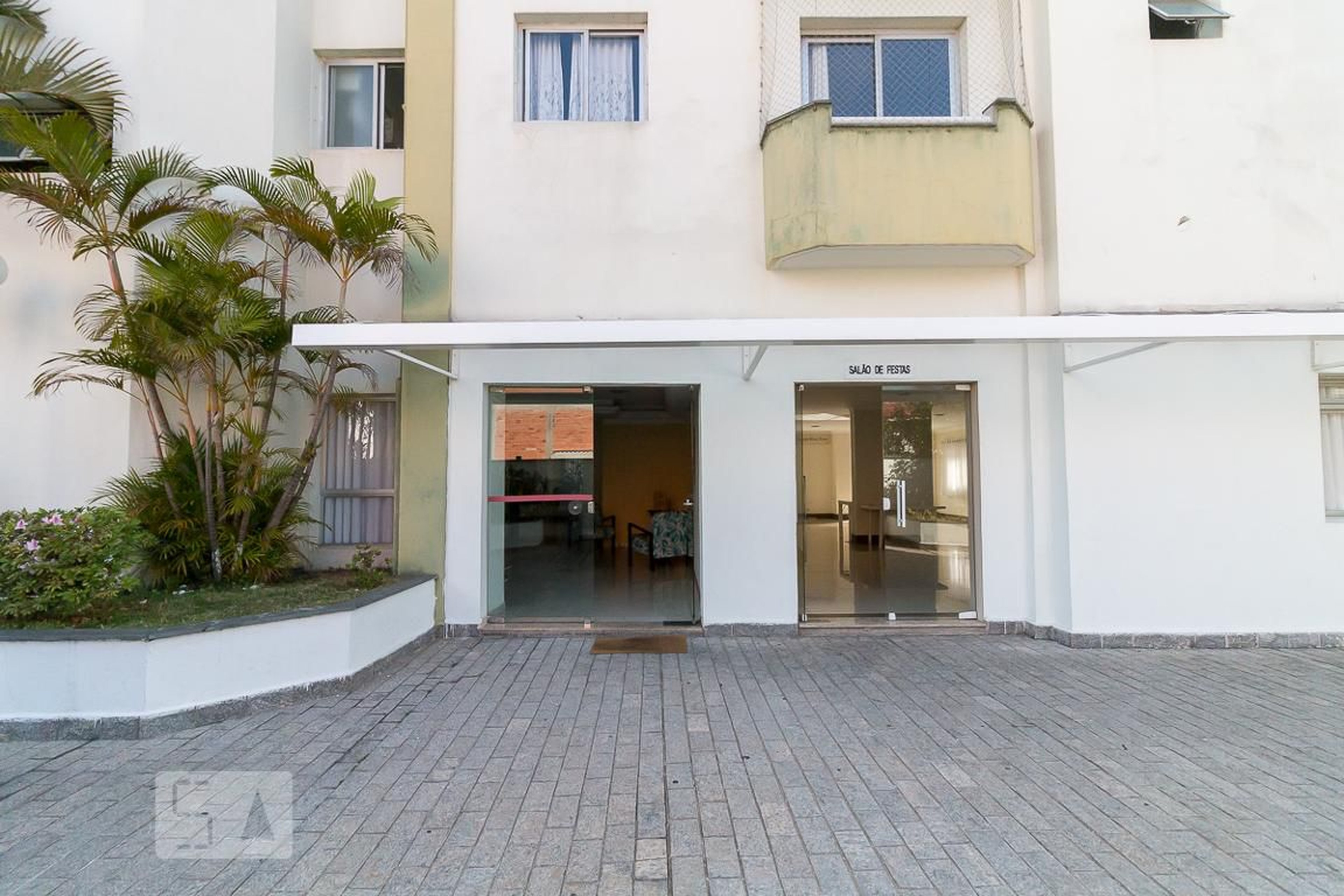 Entrada do prédio - Edifício Tutóia