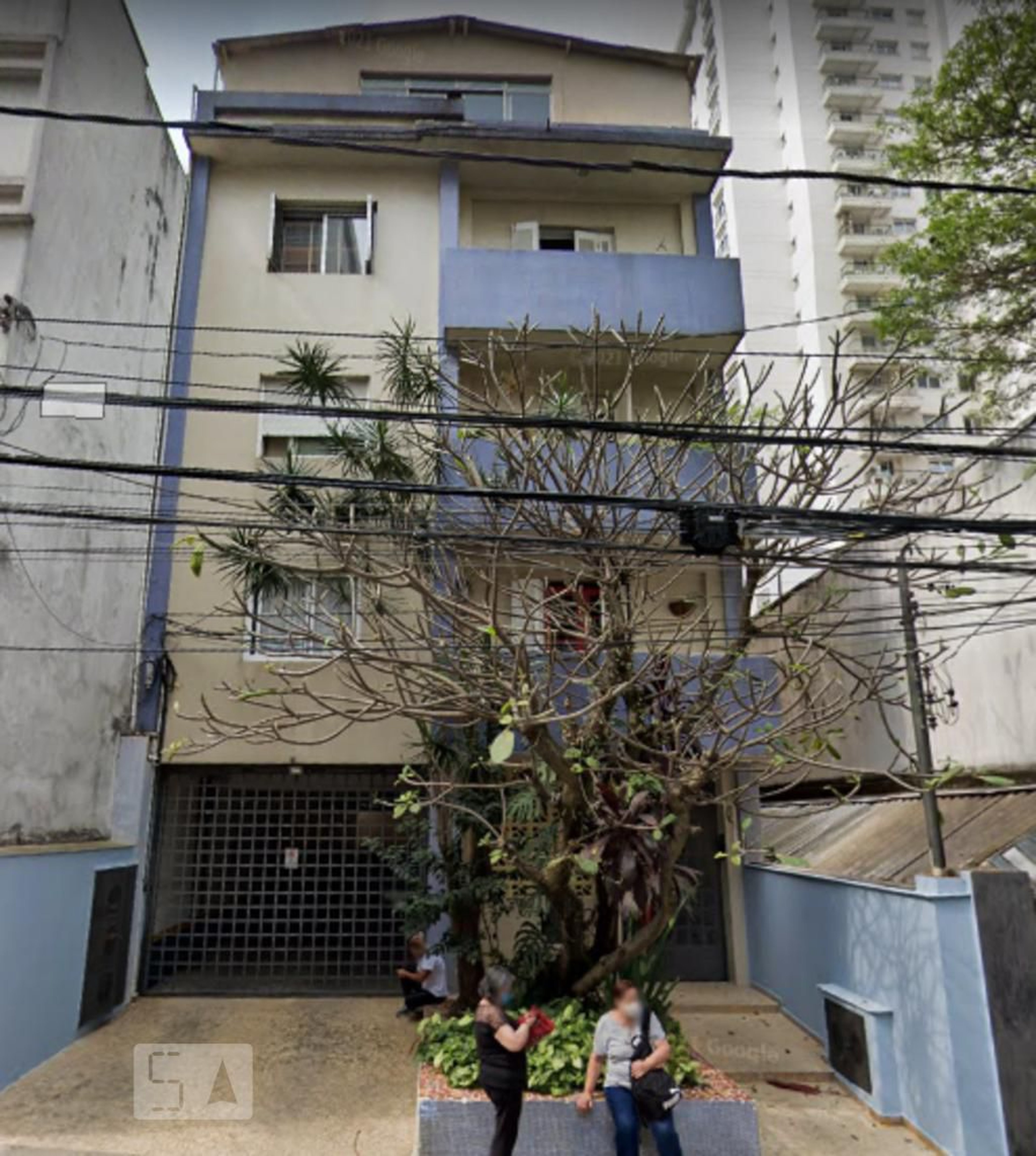 Fachada Condomínio em Rua Capote Valente, 392