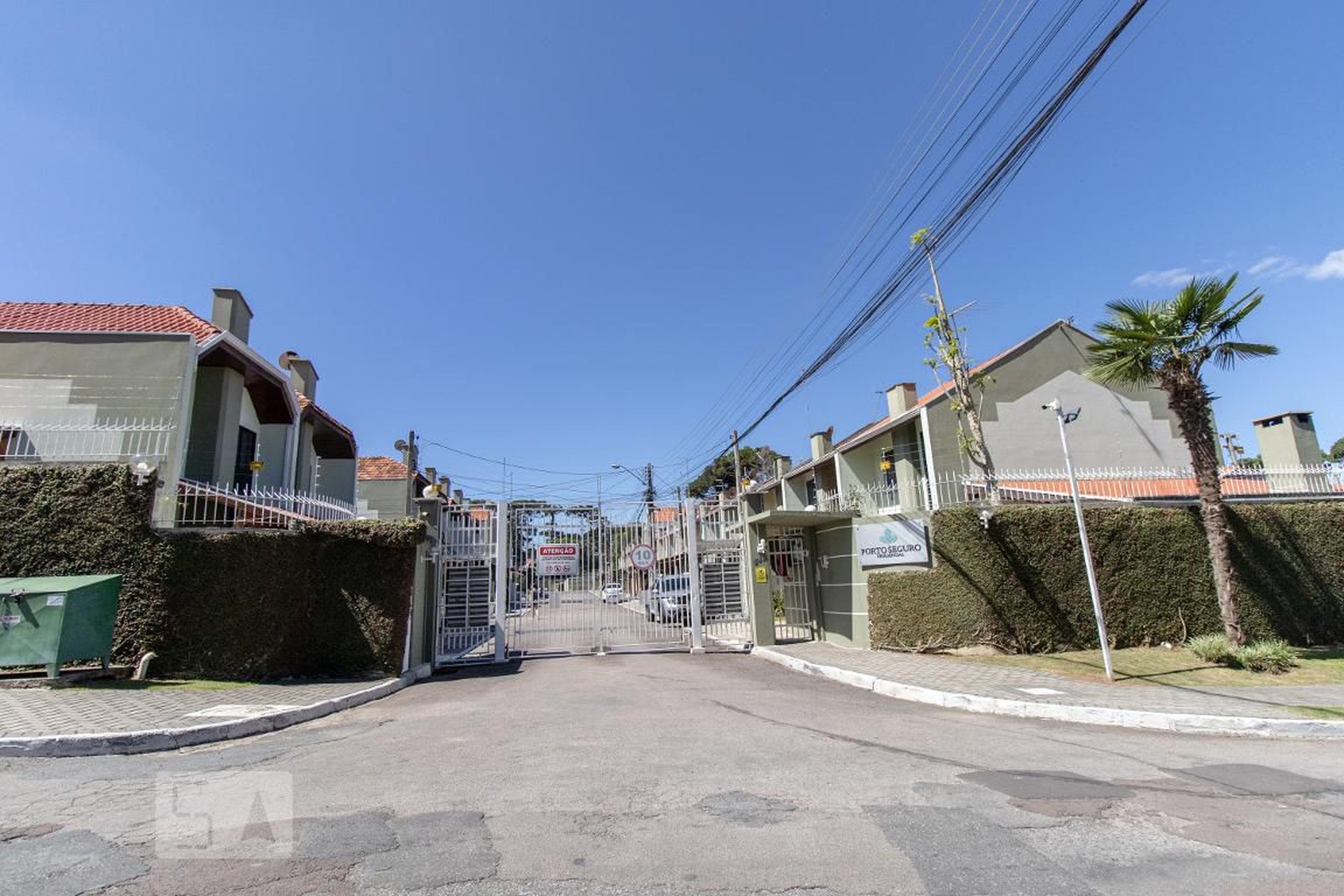 Fachada do Condomínio Condomínio Porto Seguro