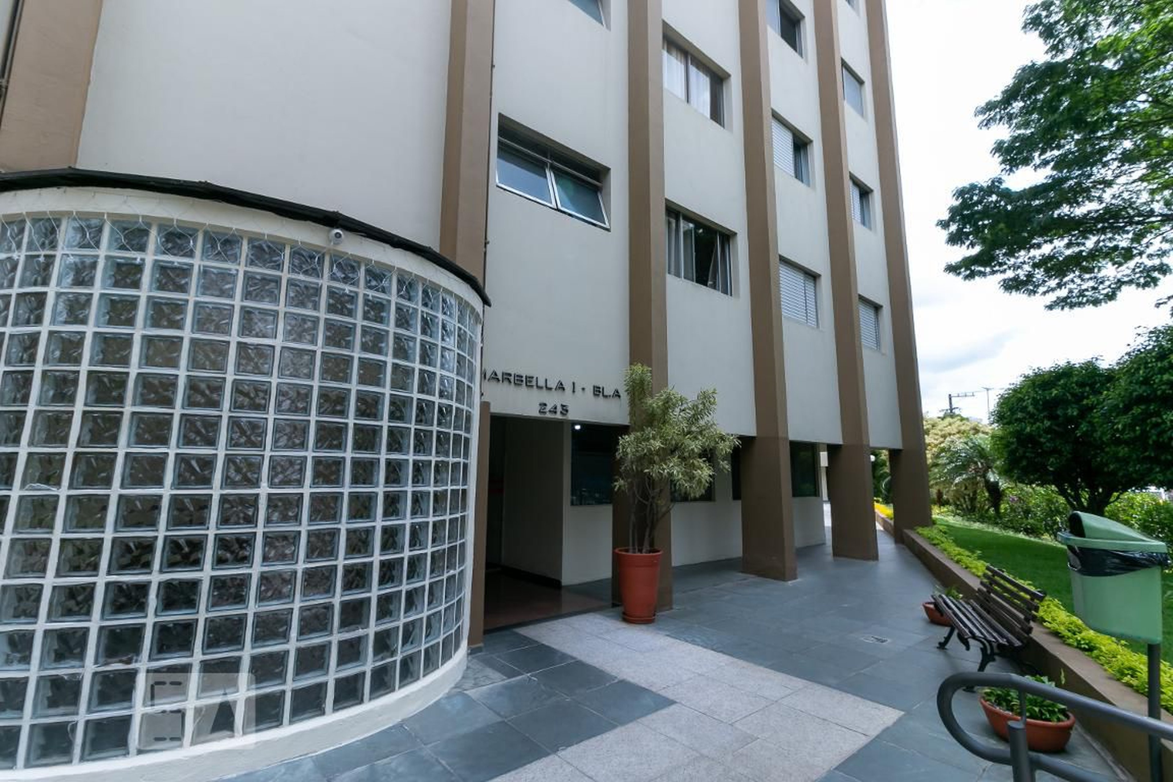 Fachada Condomínio em Rua Salvador Iacona, 231